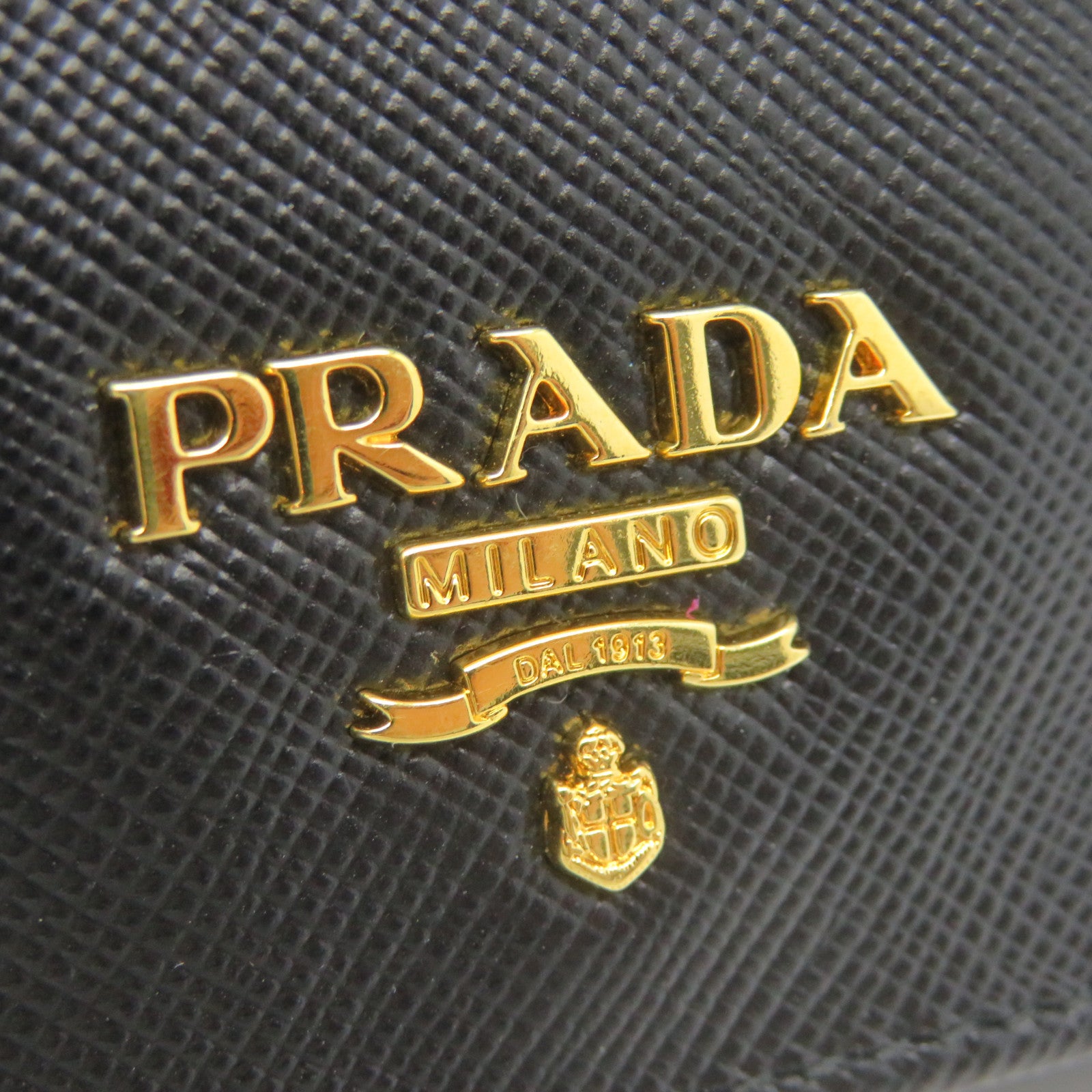 PRADA 牛皮皮革Wallet金扣钱包黑色