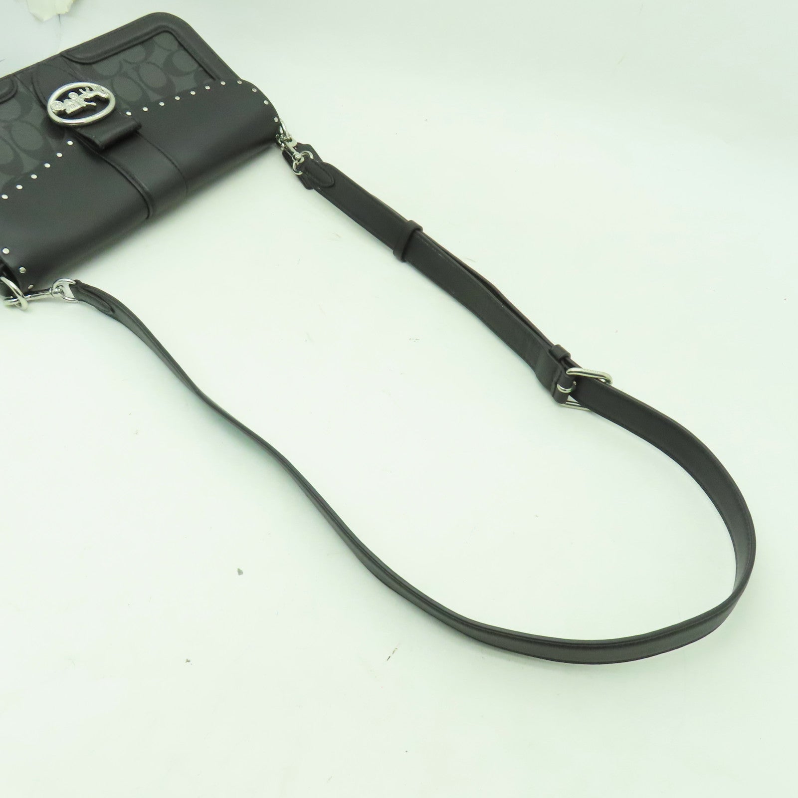 COACH 塗層帆布/皮革Shoulder Bag銀扣肩背袋黑色