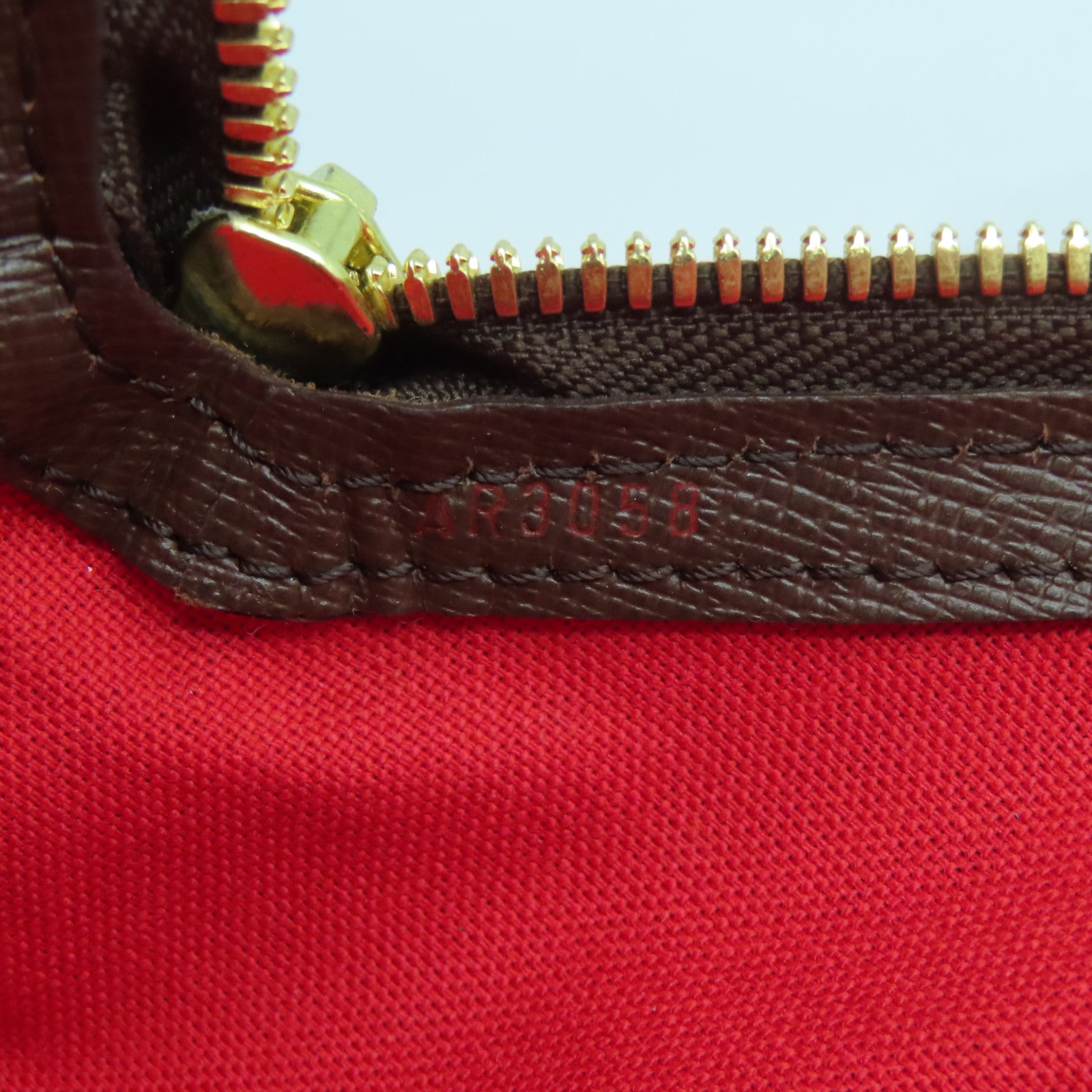 LOUIS VUITTON Damier Belem PM金扣手挽袋啡色