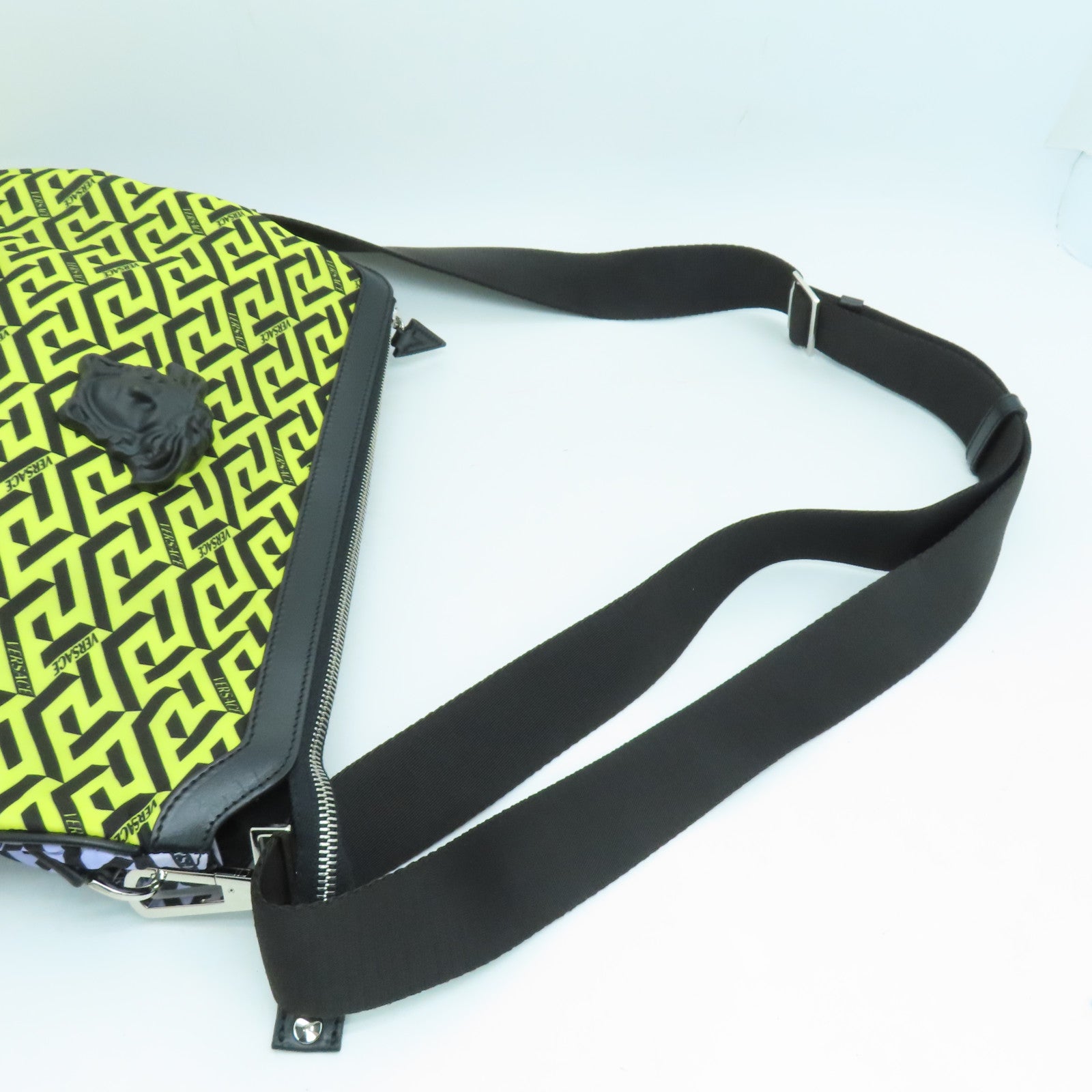 VERSACE 尼龙Shoulder Bag银扣肩背袋彩色