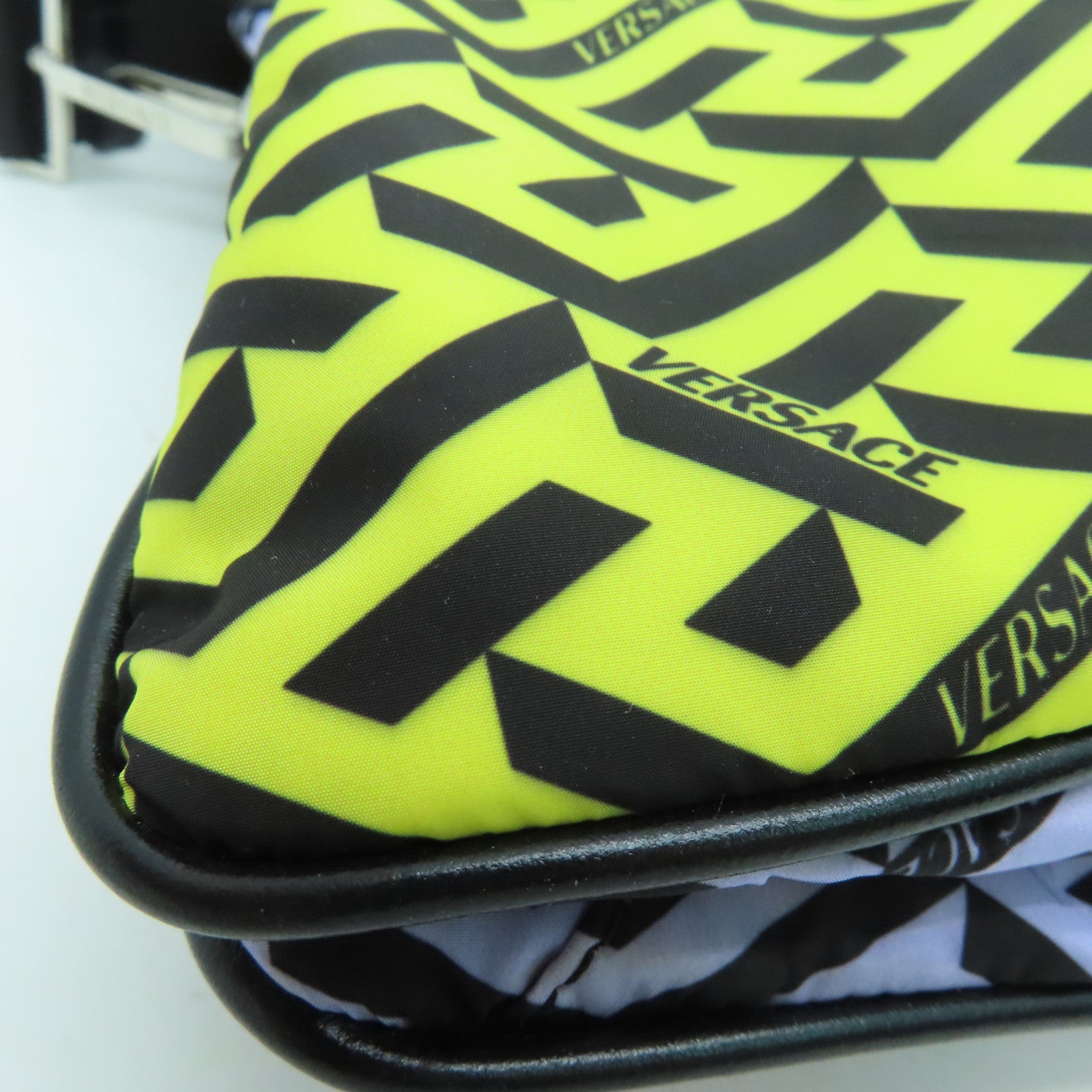 VERSACE 尼龙Shoulder Bag银扣肩背袋彩色