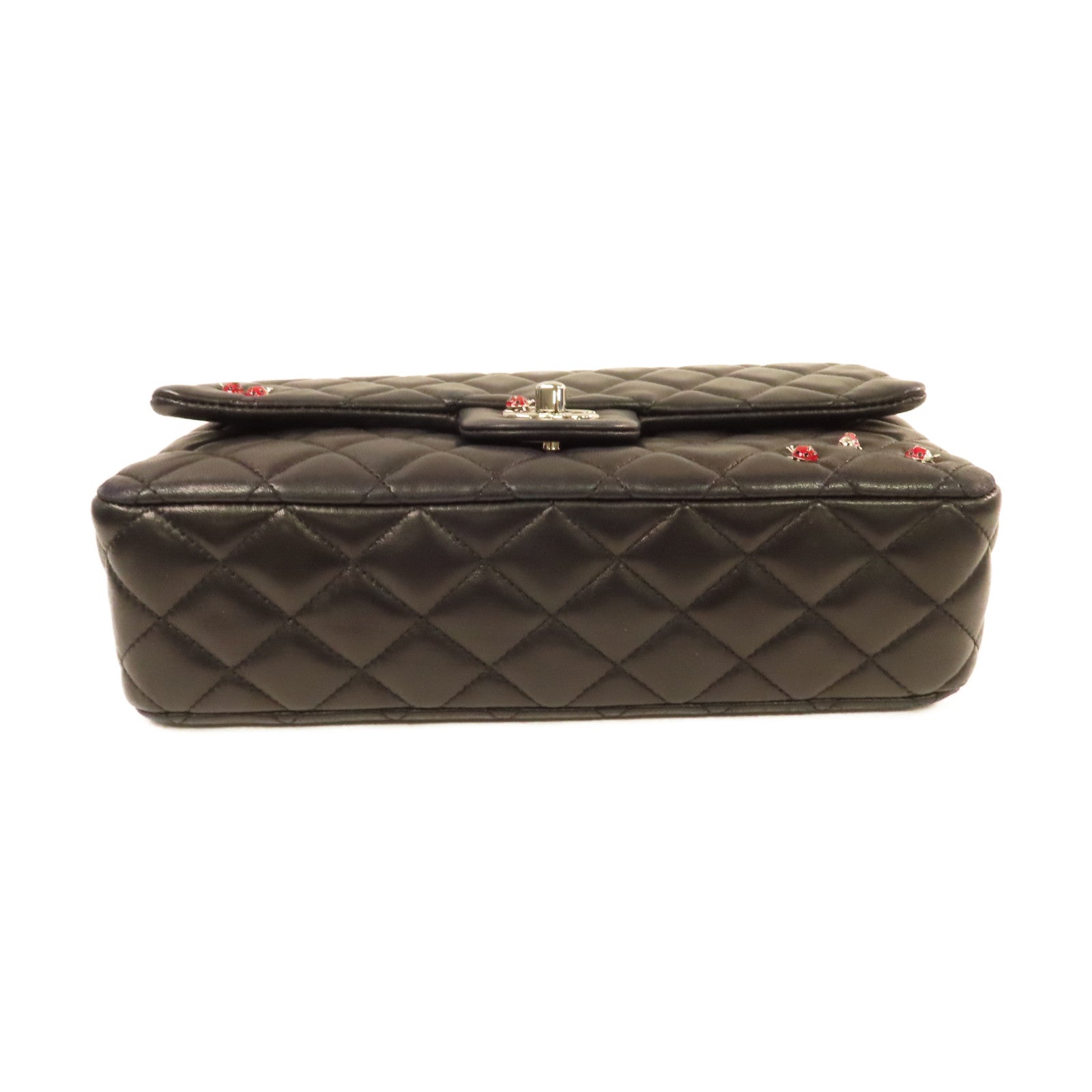 CHANEL 菱格羊皮皮革Medium Ladybug Classic Chain Shoulder Bag銀扣鏈帶肩背袋黑色