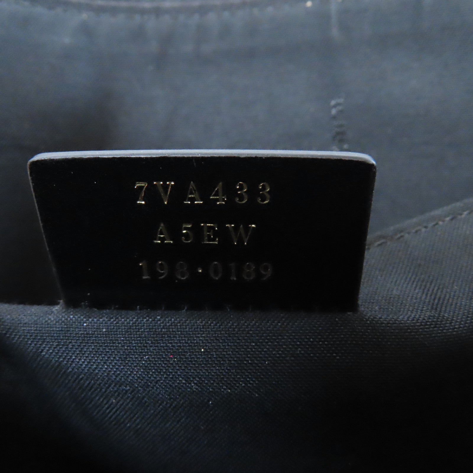 FENDI 牛皮皮革Clutch Bag金扣手拿包黑色