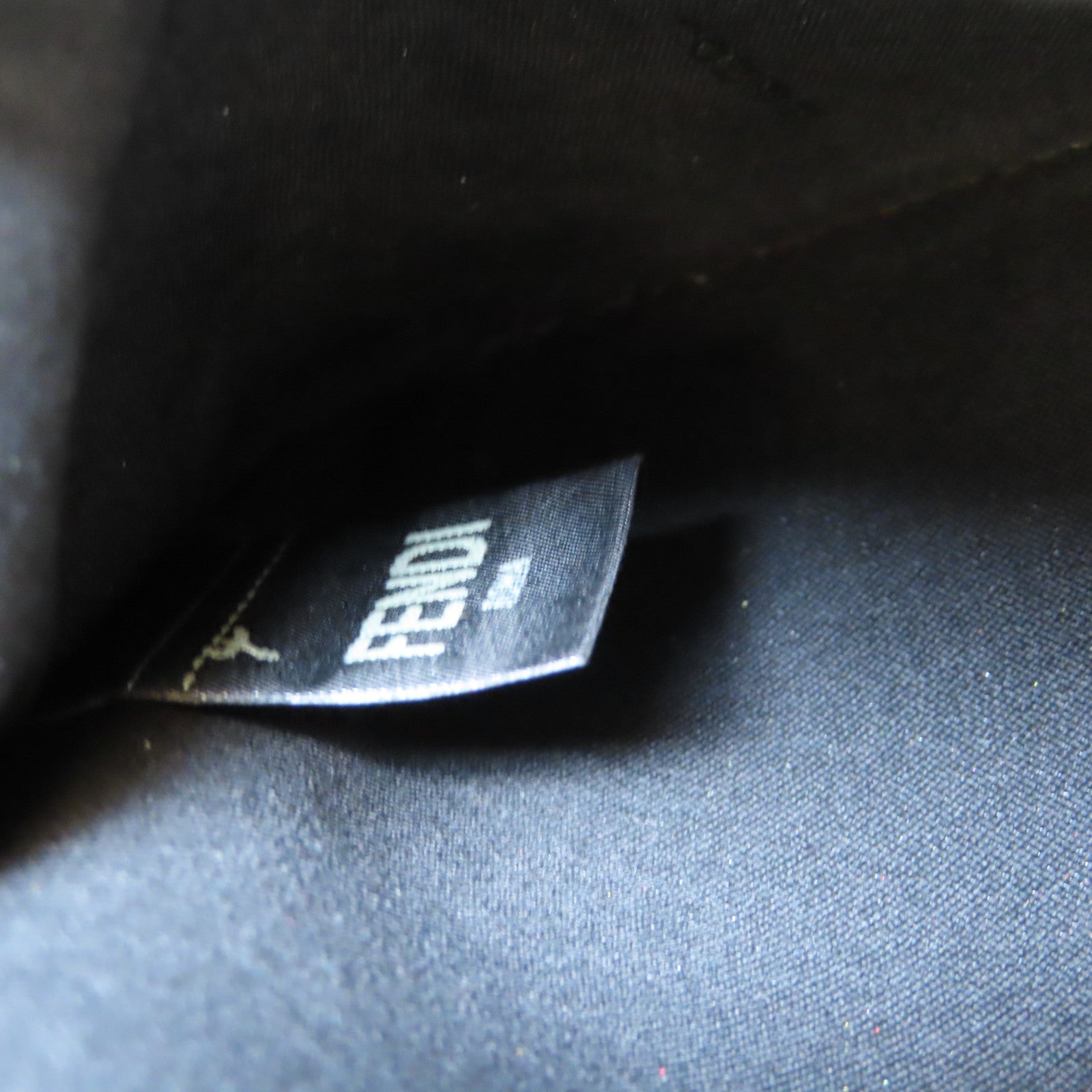 FENDI 牛皮皮革Clutch Bag金扣手拿包黑色
