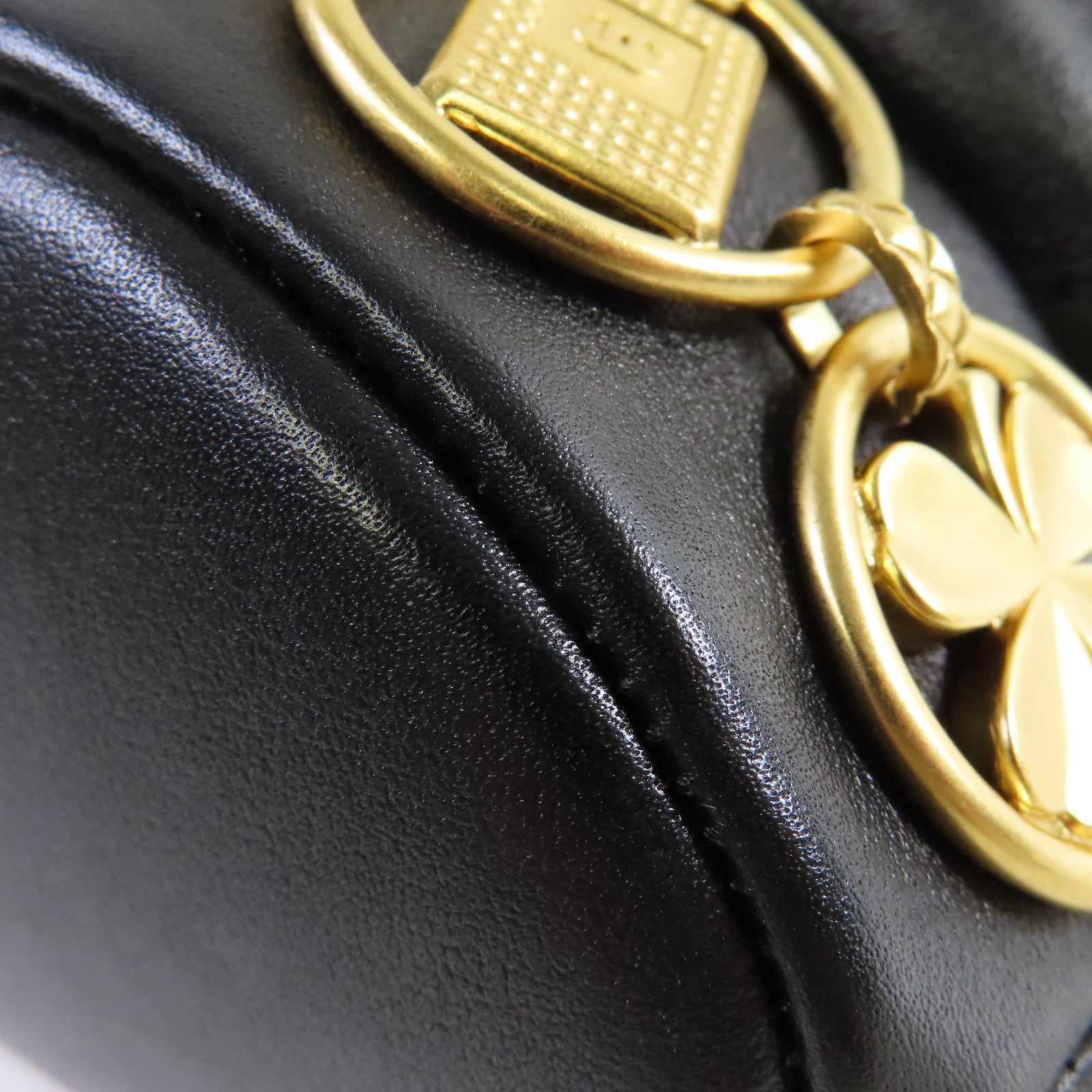 CHANEL 菱格牛皮皮革Small Bucket Bag金扣鏈帶肩背袋黑色
