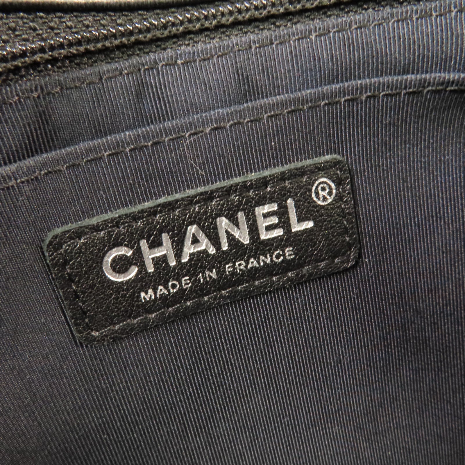CHANEL 菱格羊皮皮革Medium Ladybug Classic Chain Shoulder Bag銀扣鏈帶肩背袋黑色