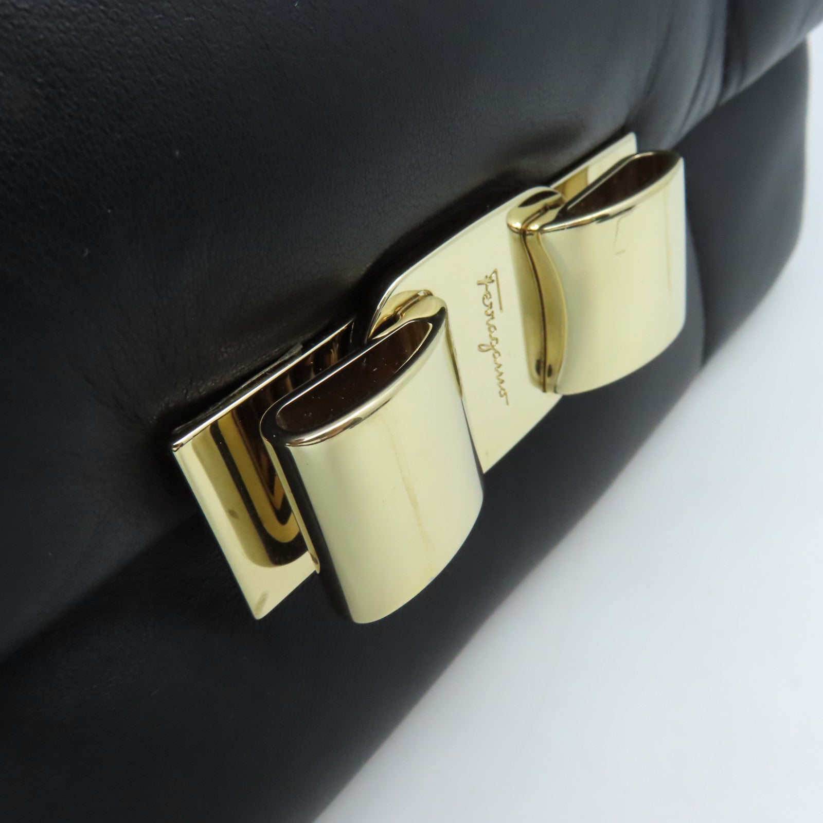 Salvatore Ferragamo 牛皮皮革Quilted Leather Chain Shoulder Bag鏈帶肩背袋黑色