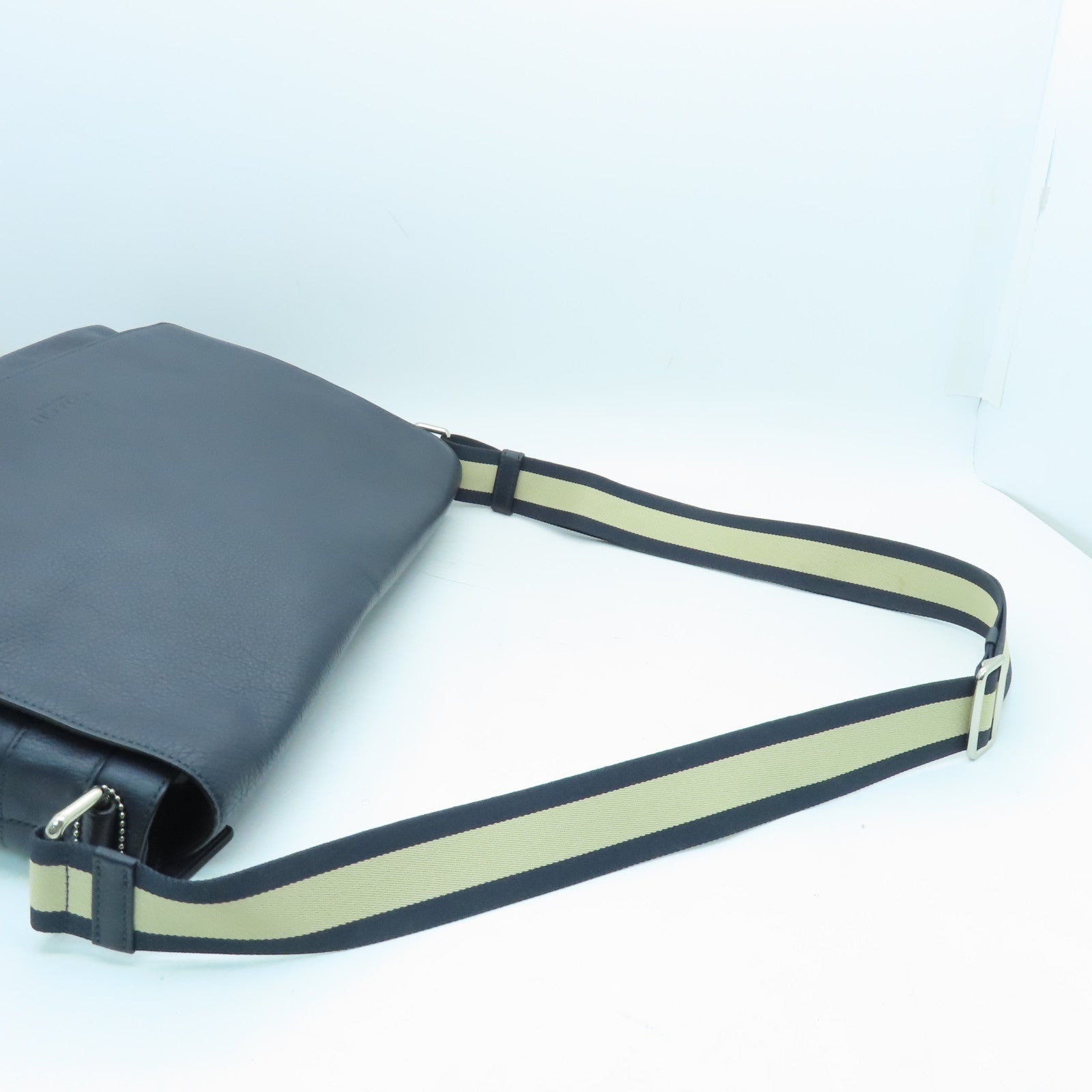 COACH cowhide leather Shoulder Bag silver buckle shoulder bag dark blue