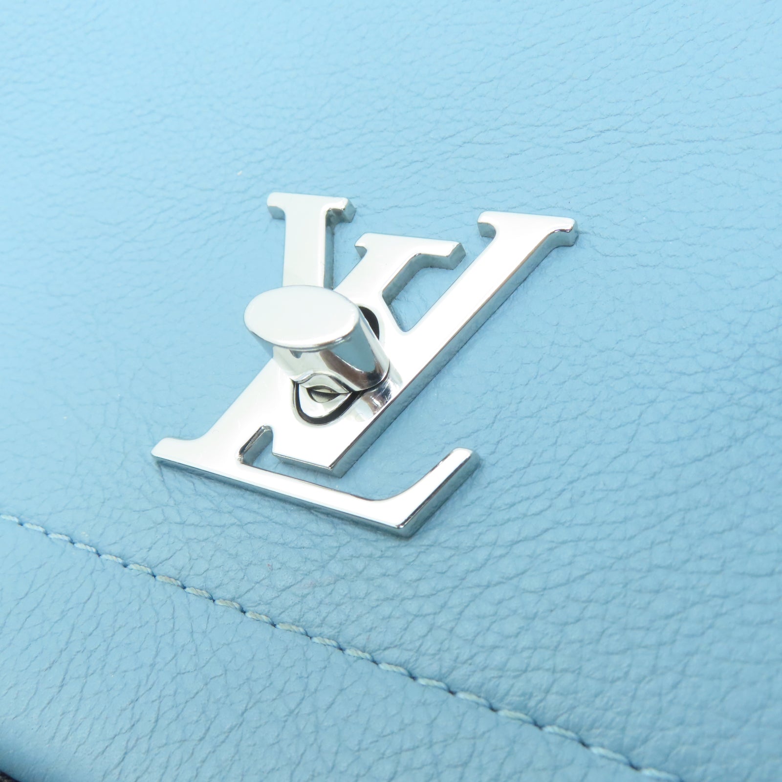 LOUIS VUITTON 牛皮皮革Lockme ll银扣肩背袋蓝色