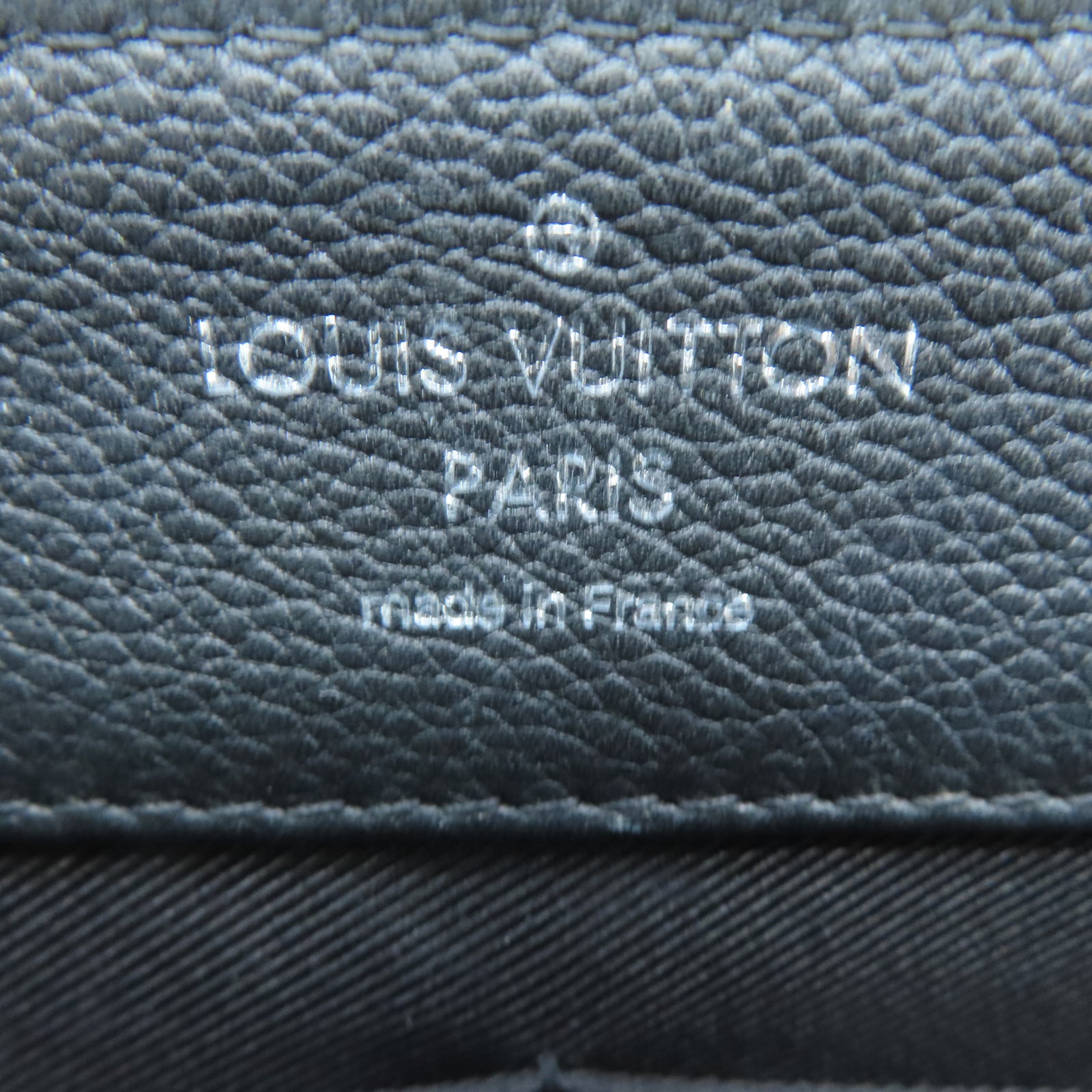 LOUIS VUITTON 牛皮皮革Lockme ll银扣肩背袋蓝色
