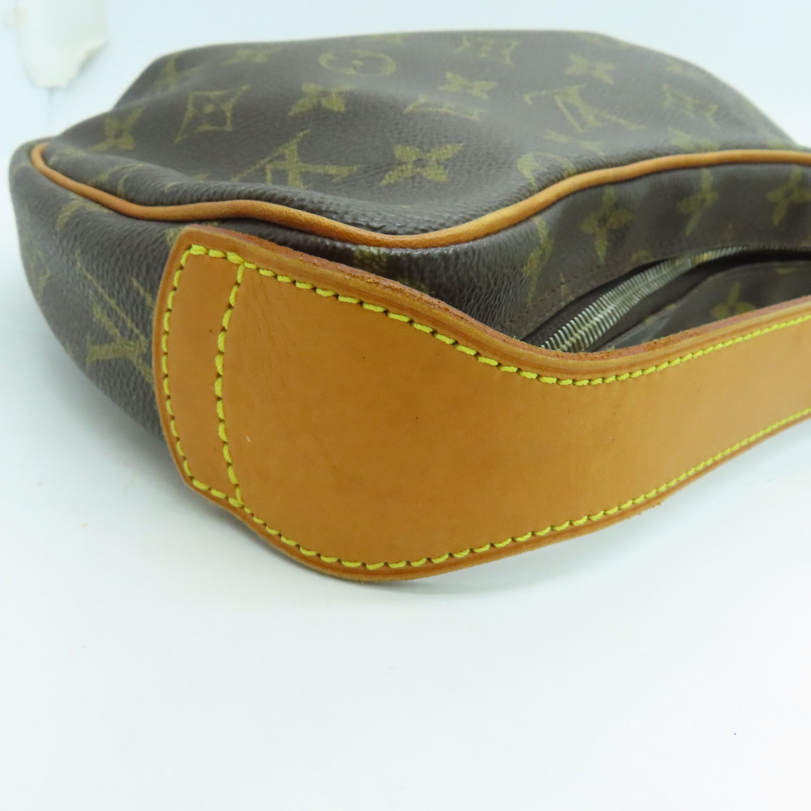 LOUIS VUITTON Monogram Pochette Crossant手挽袋/肩背袋啡色