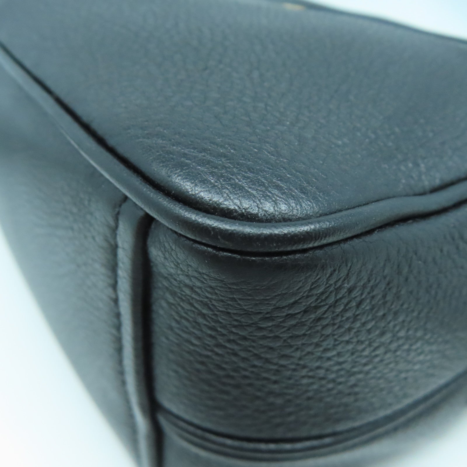 PRADA 牛皮皮革Shoulder Bag金扣肩背袋黑色