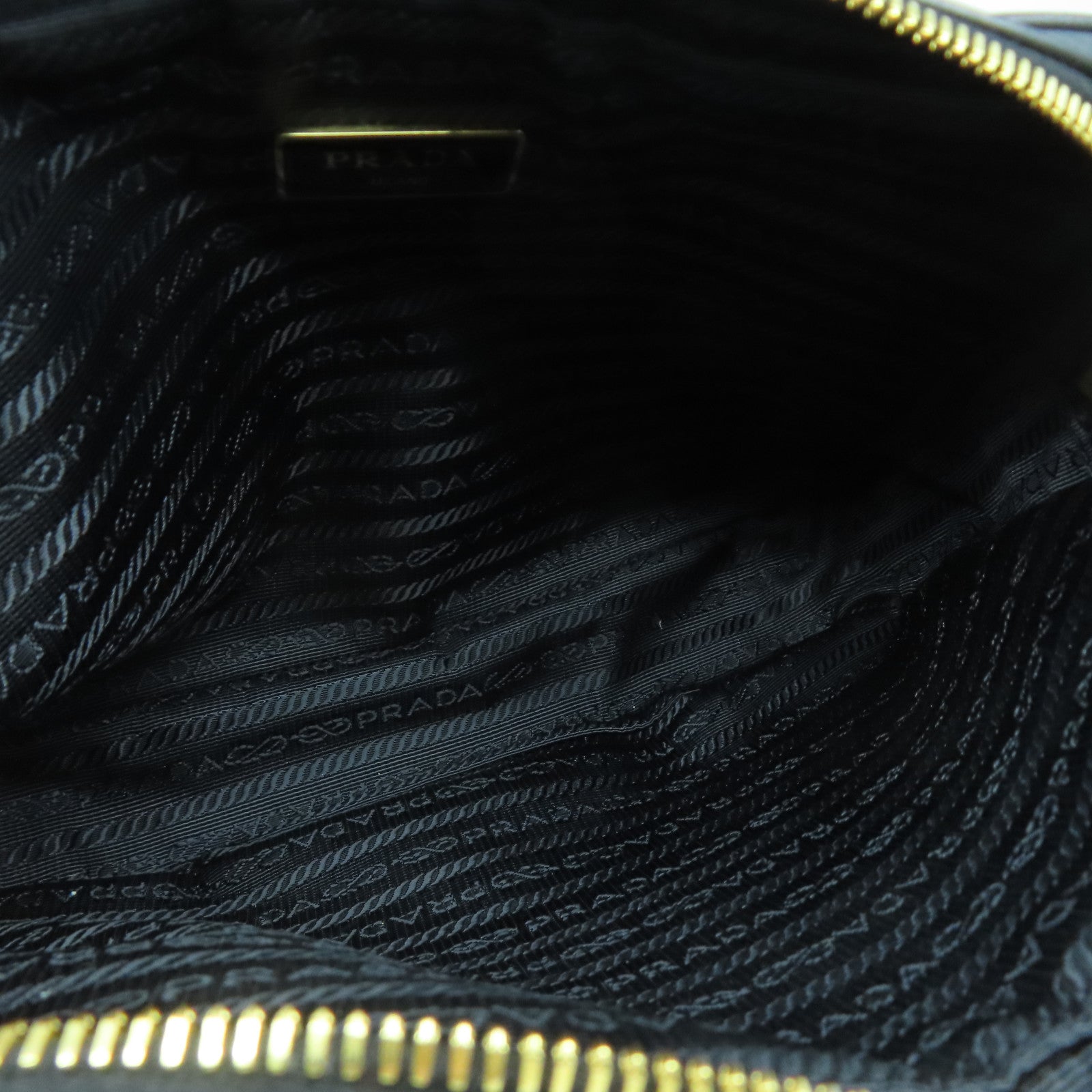 PRADA 牛皮皮革Shoulder Bag金扣肩背袋黑色