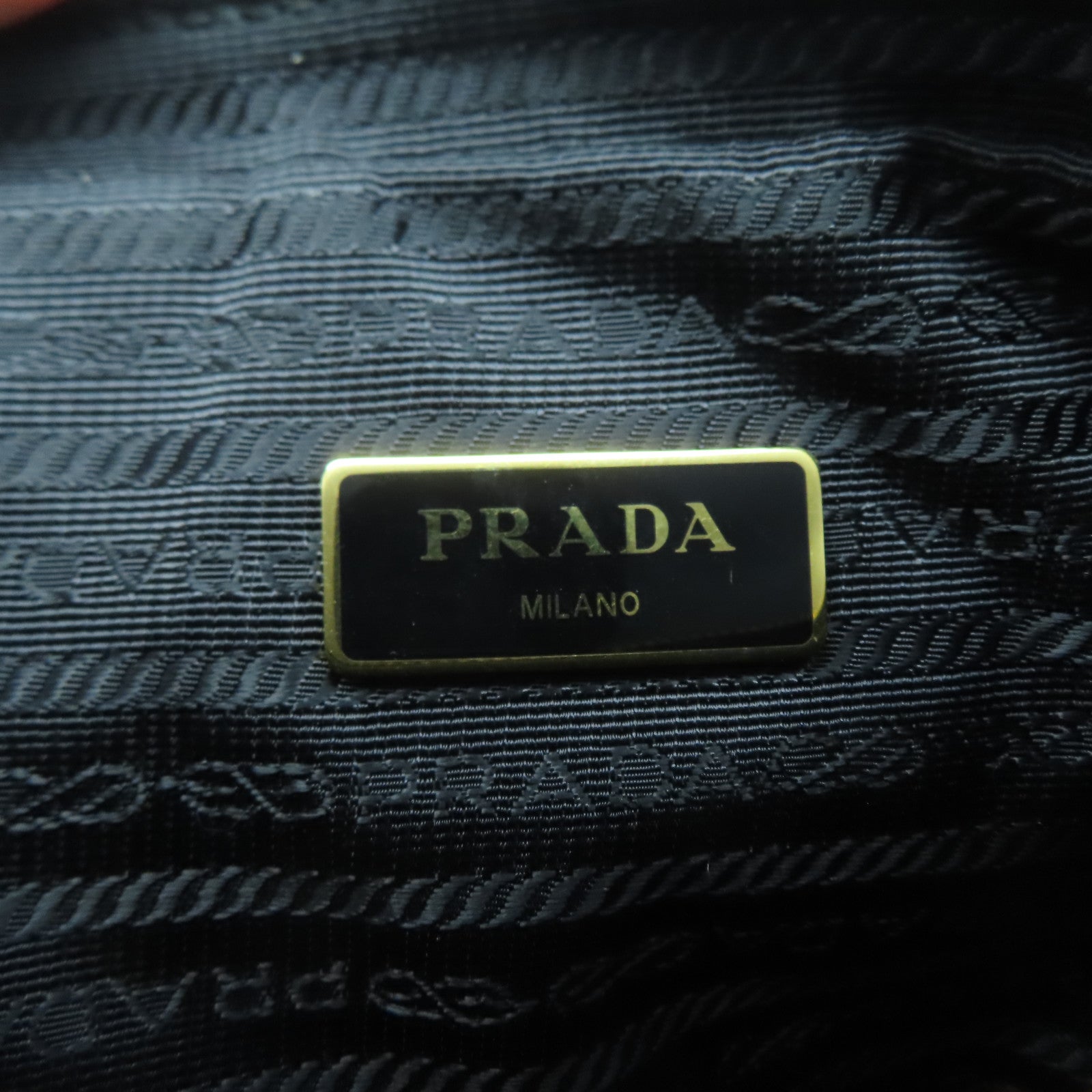 PRADA 牛皮皮革Shoulder Bag金扣肩背袋黑色