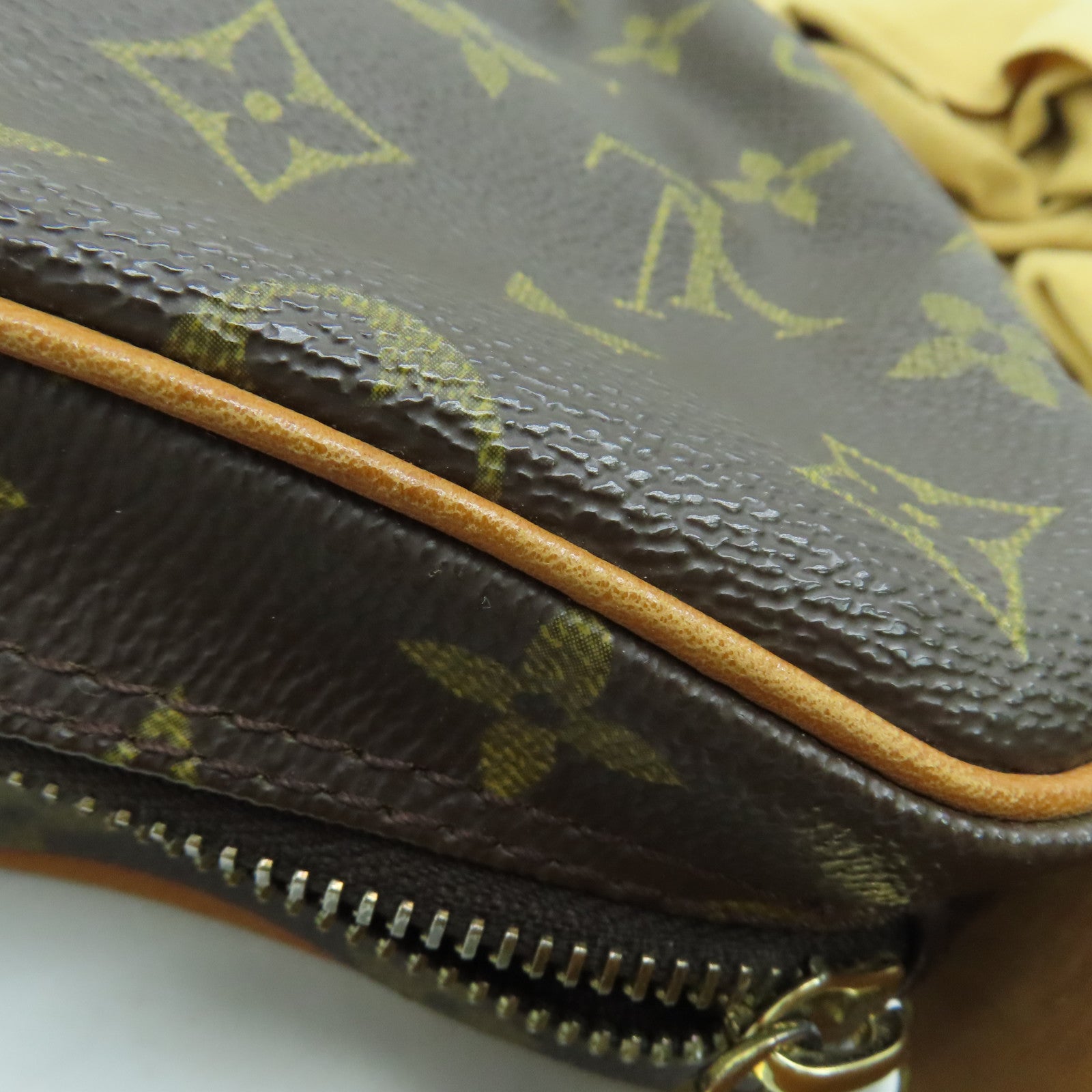 LOUIS VUITTON Monogram Pochette Crossant手挽袋/肩背袋啡色
