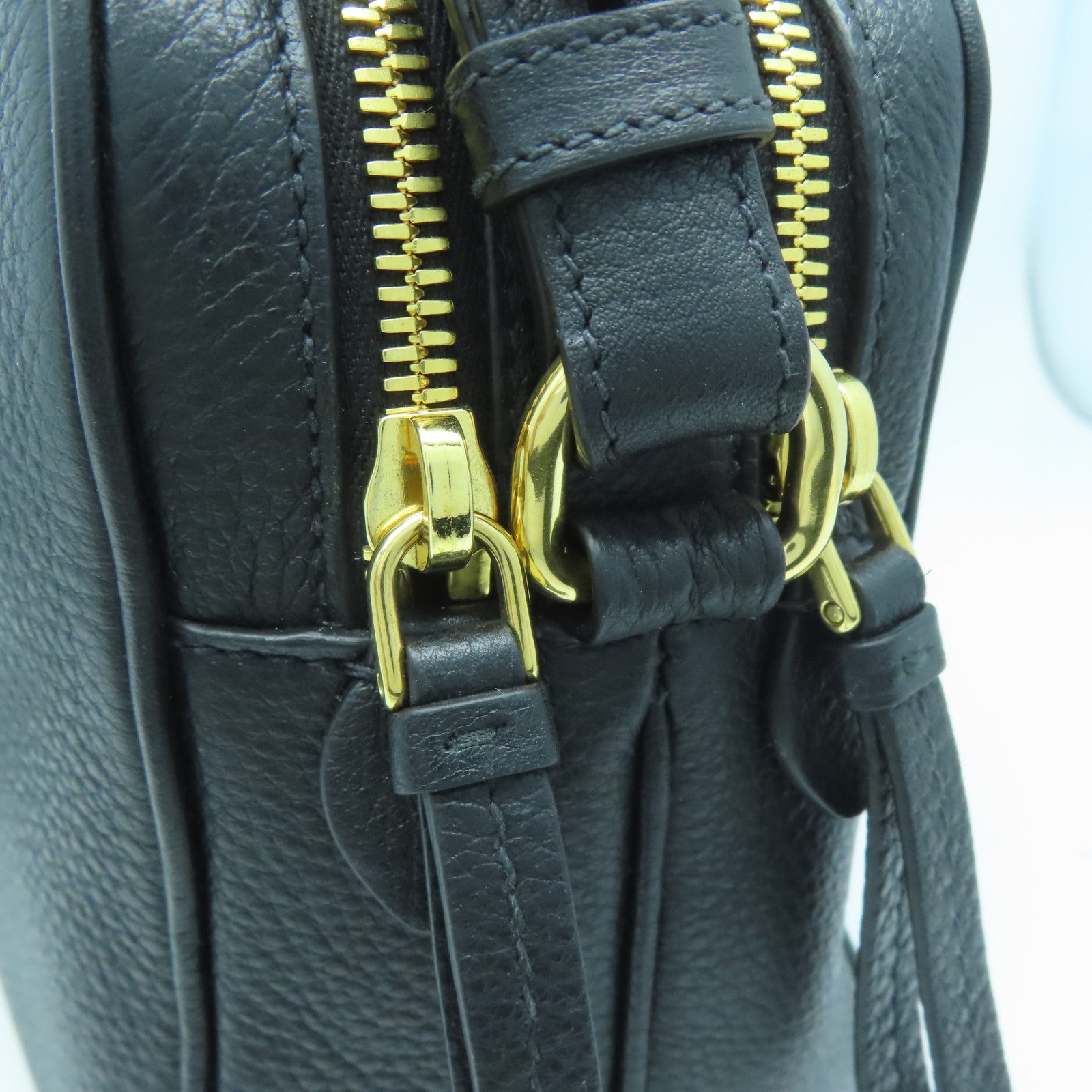 PRADA 牛皮皮革Shoulder Bag金扣肩背袋黑色