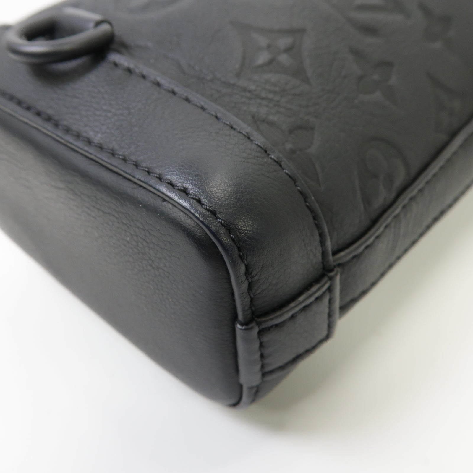 LOUIS VUITTON Monogram Shadow Noe Sling肩背袋黒色