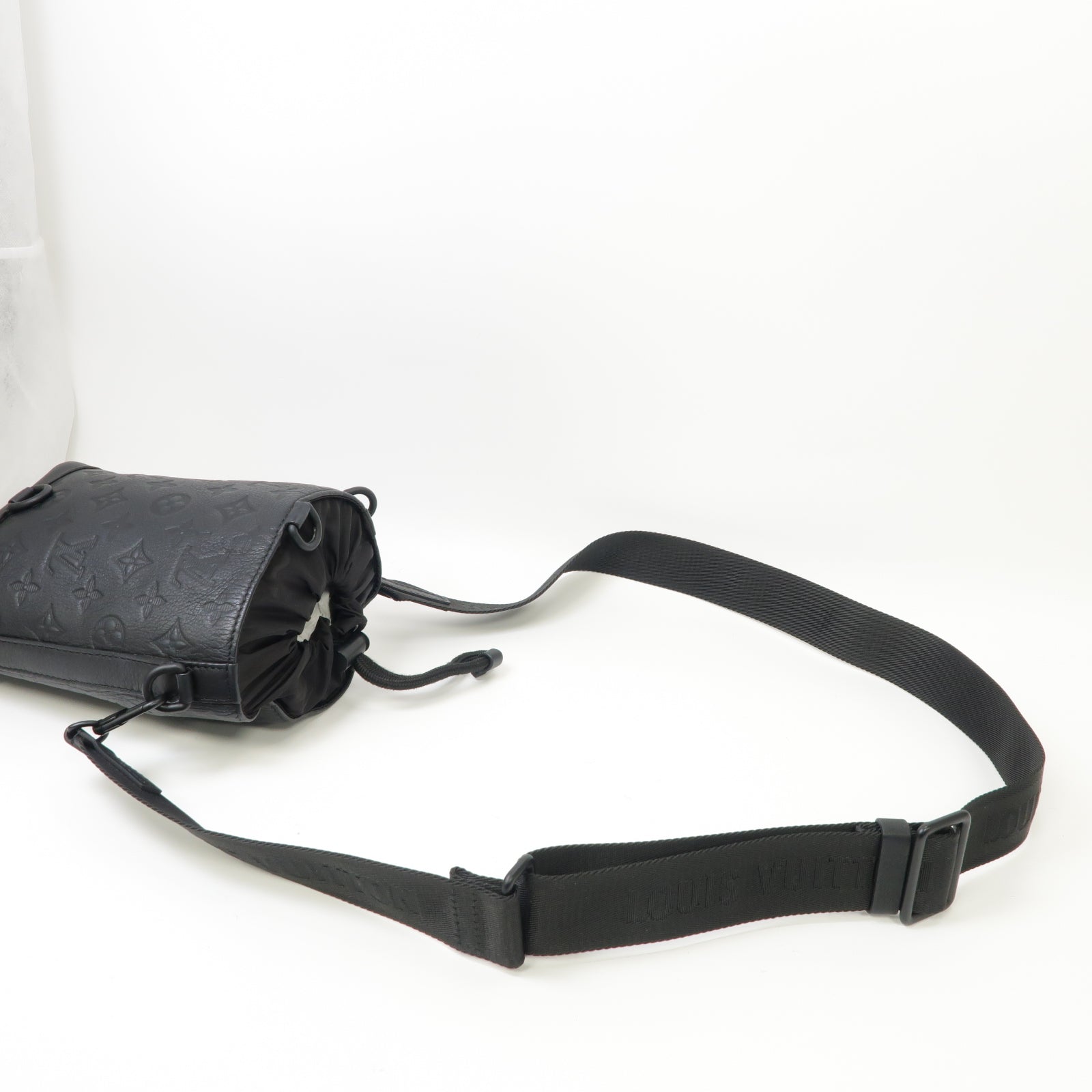 LOUIS VUITTON Monogram Shadow Noe Sling肩背袋黒色