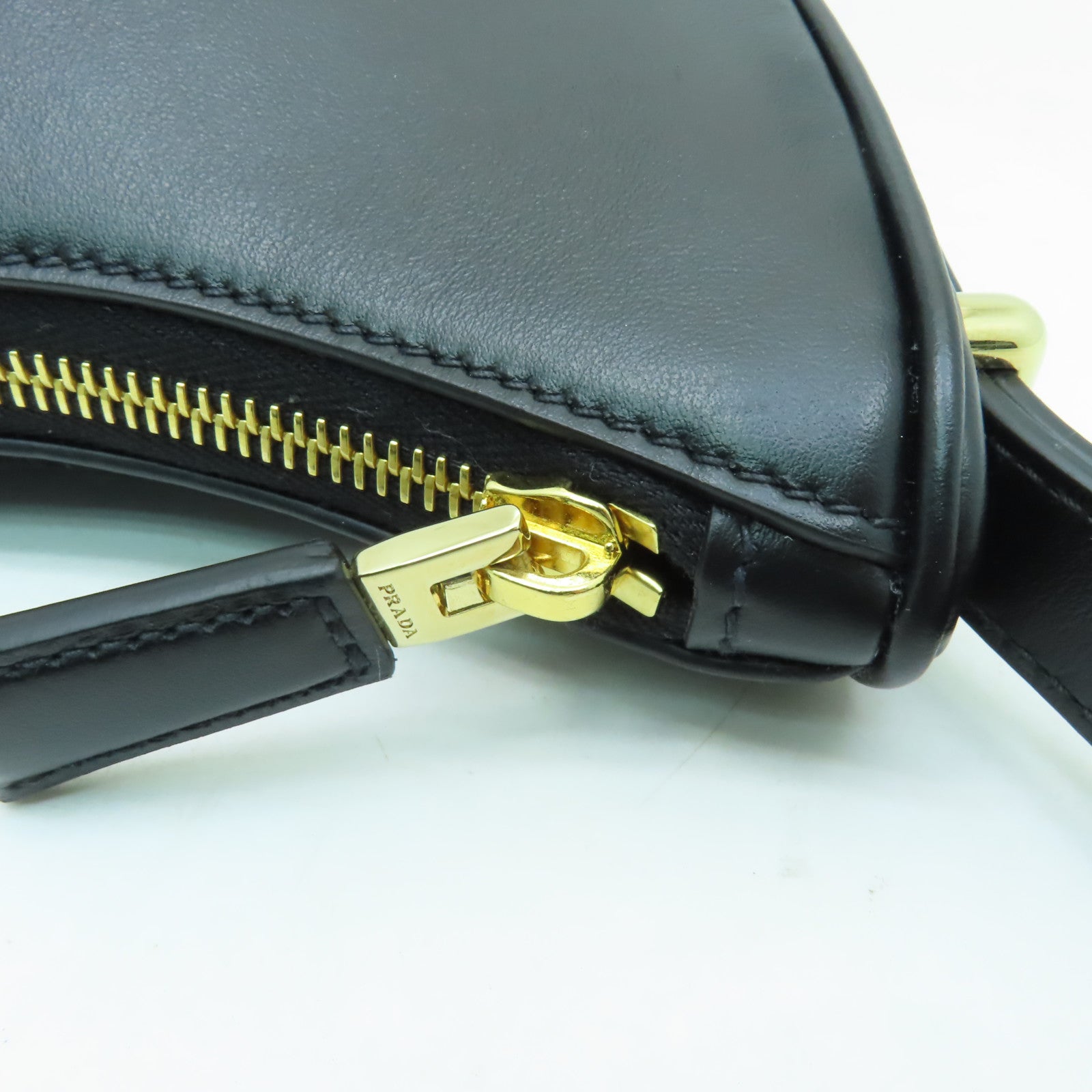 PRADA 牛皮皮革2way Shoulder Bag金扣手挽肩背兩用袋黒色
