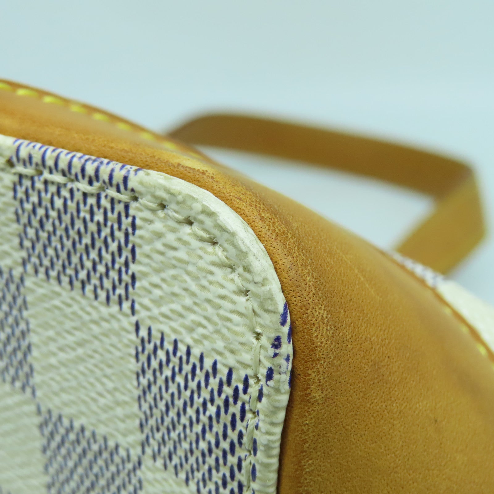 LOUIS VUITTON Damier Azur Hampstead PM金扣手挽袋白色