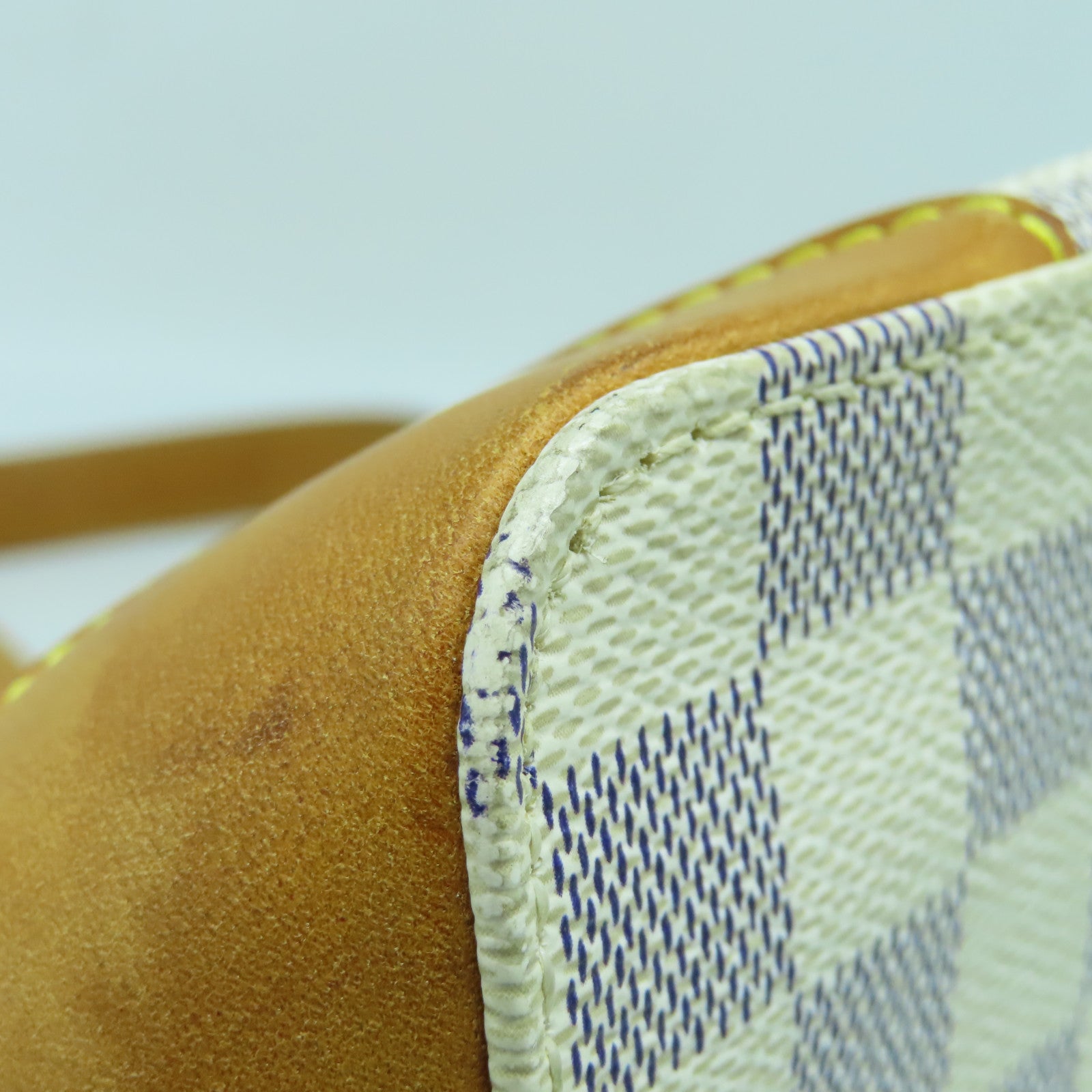 LOUIS VUITTON Damier Azur Hampstead PM金扣手挽袋白色