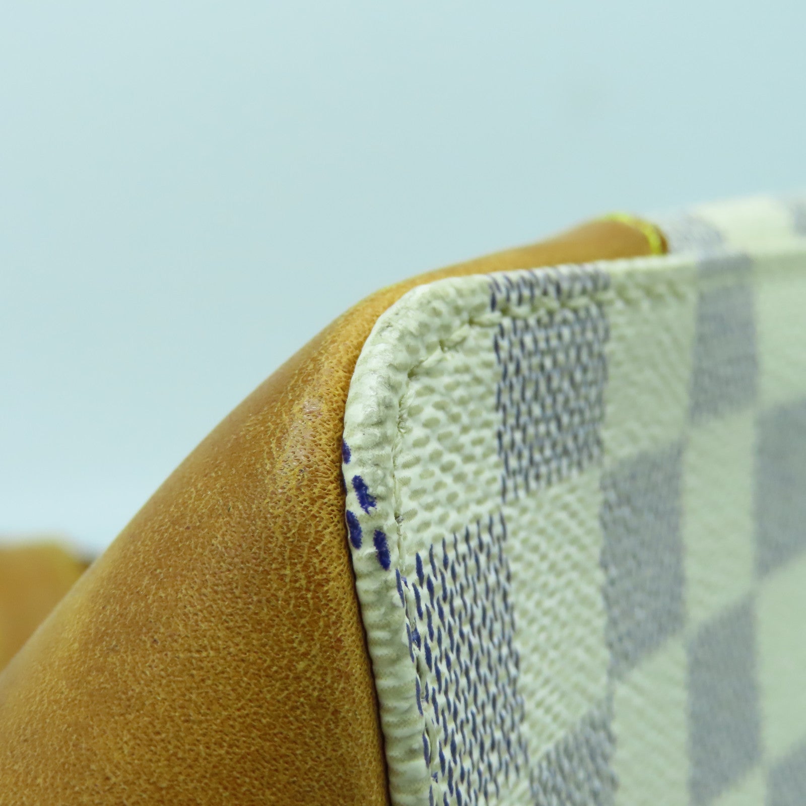 LOUIS VUITTON Damier Azur Hampstead PM金扣手挽袋白色