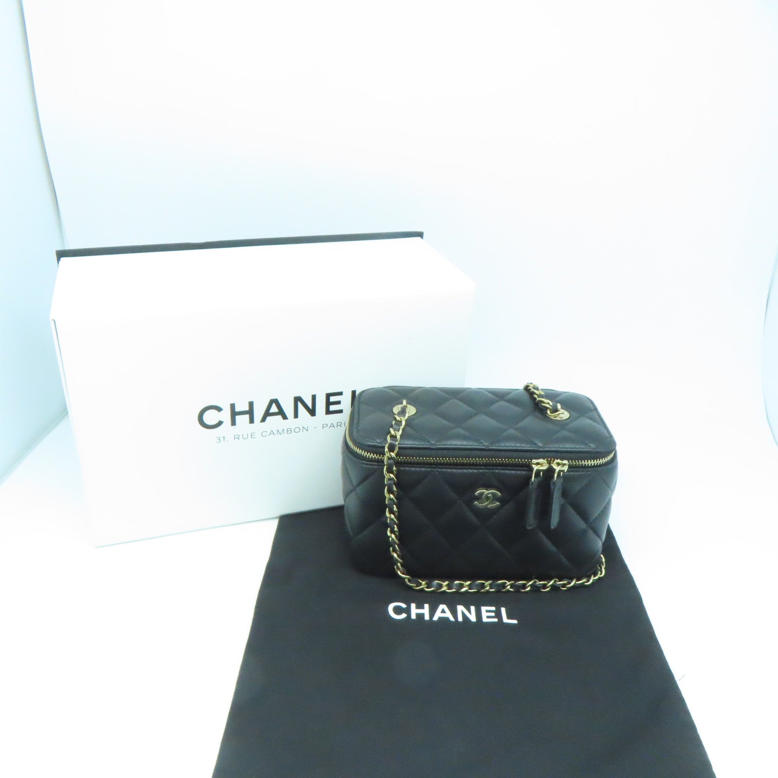 CHANEL 菱格羊皮皮革Vanity Bag银扣链带肩背袋黑色