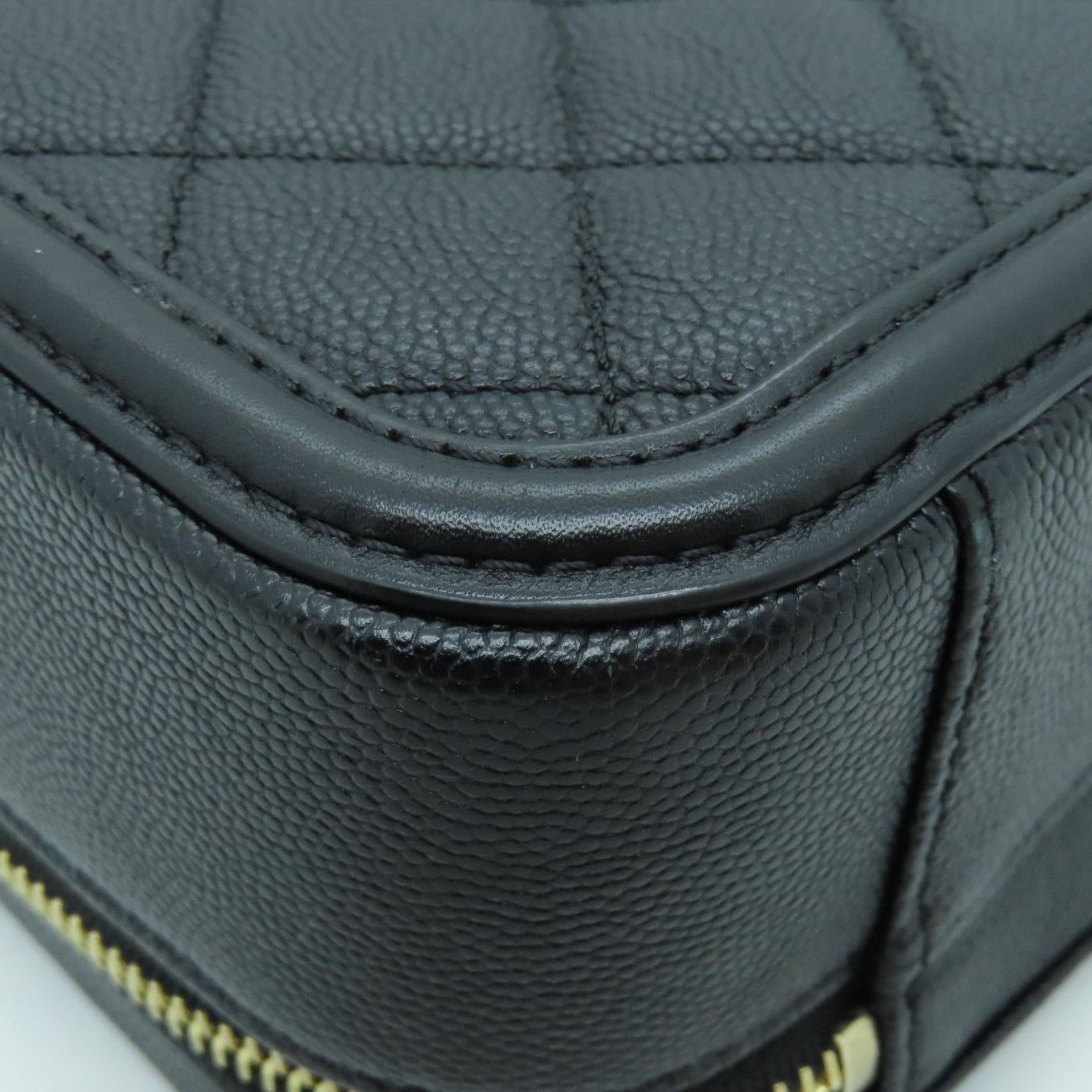 CHANEL 菱格Caviar皮革Vanity Case金扣鏈帶肩背袋黑色