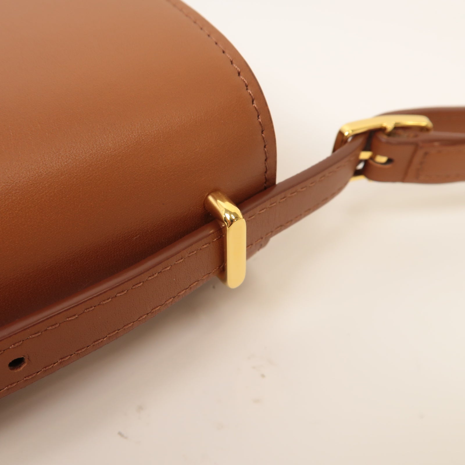 LOEWE 牛皮皮革Goya Small Bag金扣肩背袋啡色