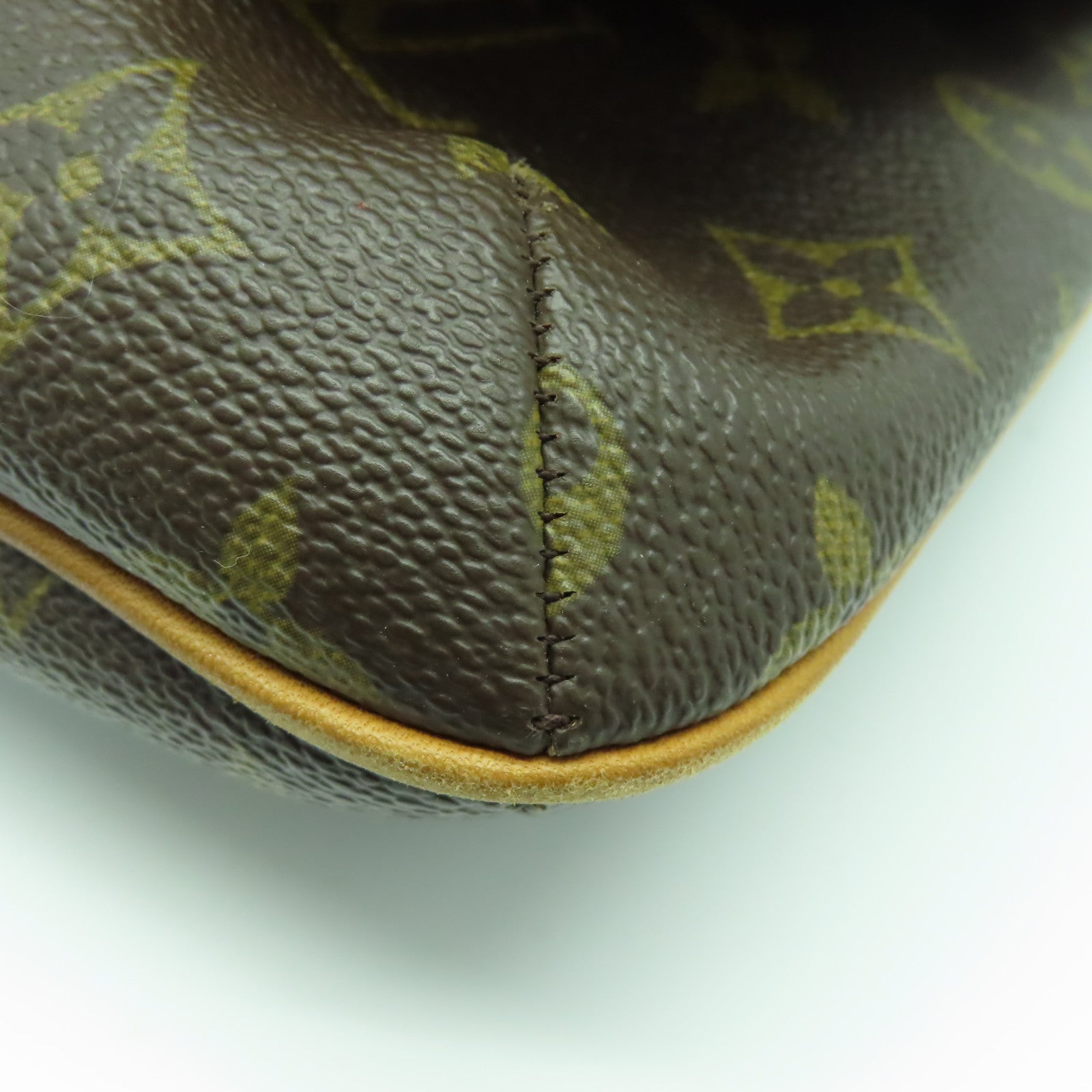 LOUIS VUITTON Monogram Musette Tango金扣肩背袋啡色