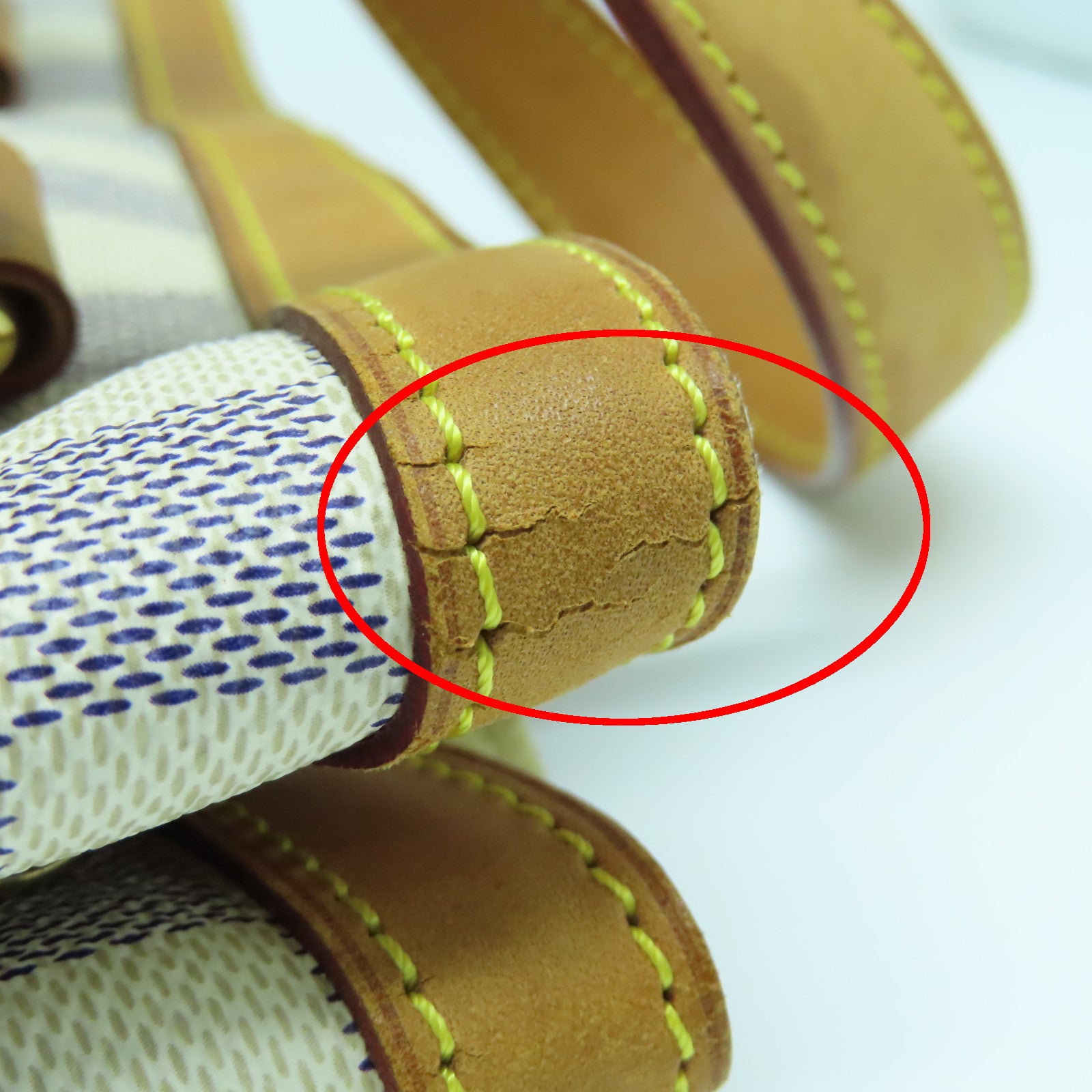 LOUIS VUITTON Damier Azur Hampstead PM金扣手挽袋白色