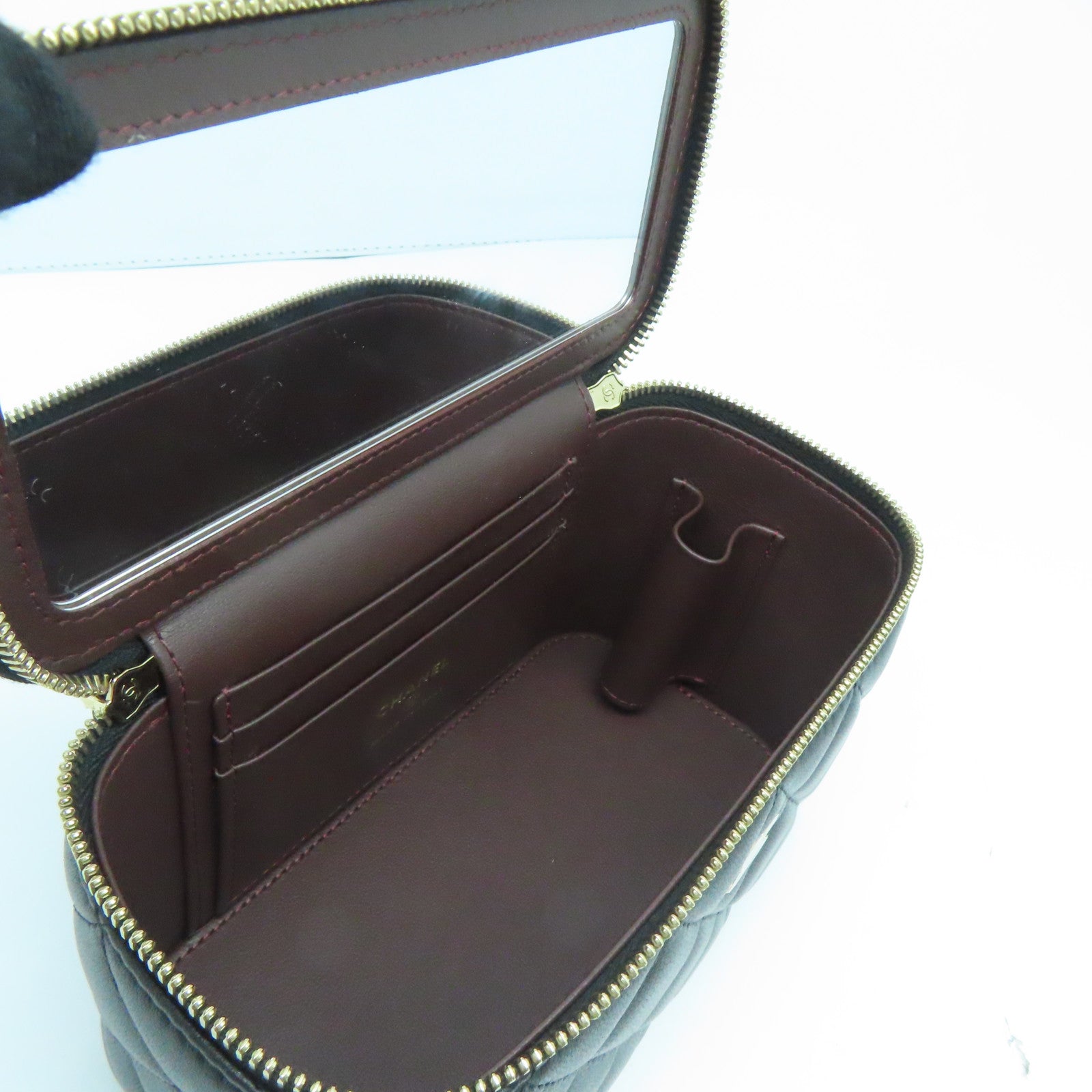 CHANEL 菱格羊皮皮革Vanity Bag银扣链带肩背袋黑色