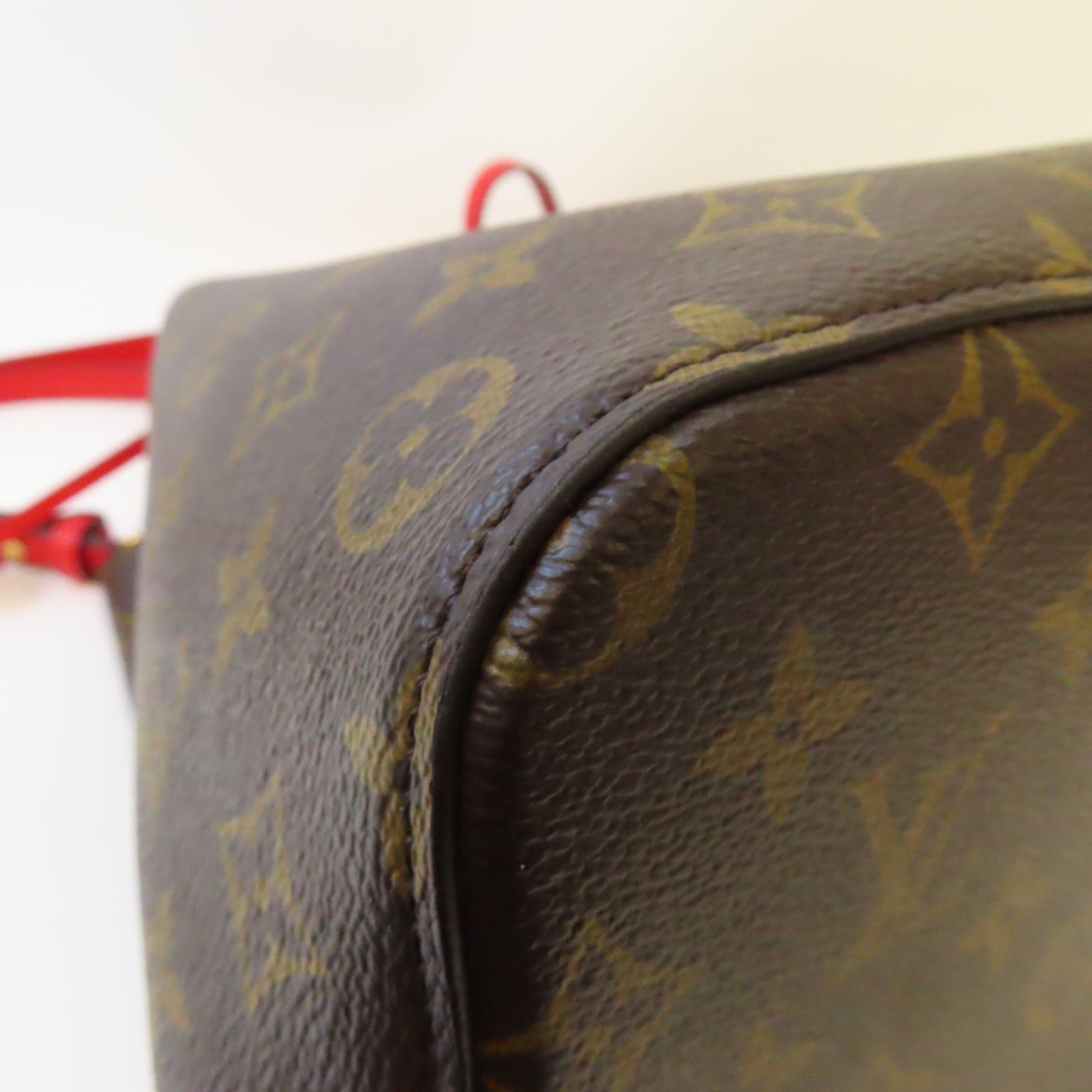 LOUIS VUITTON Monogram NeoNoe MM金扣肩背袋啡色/紅色