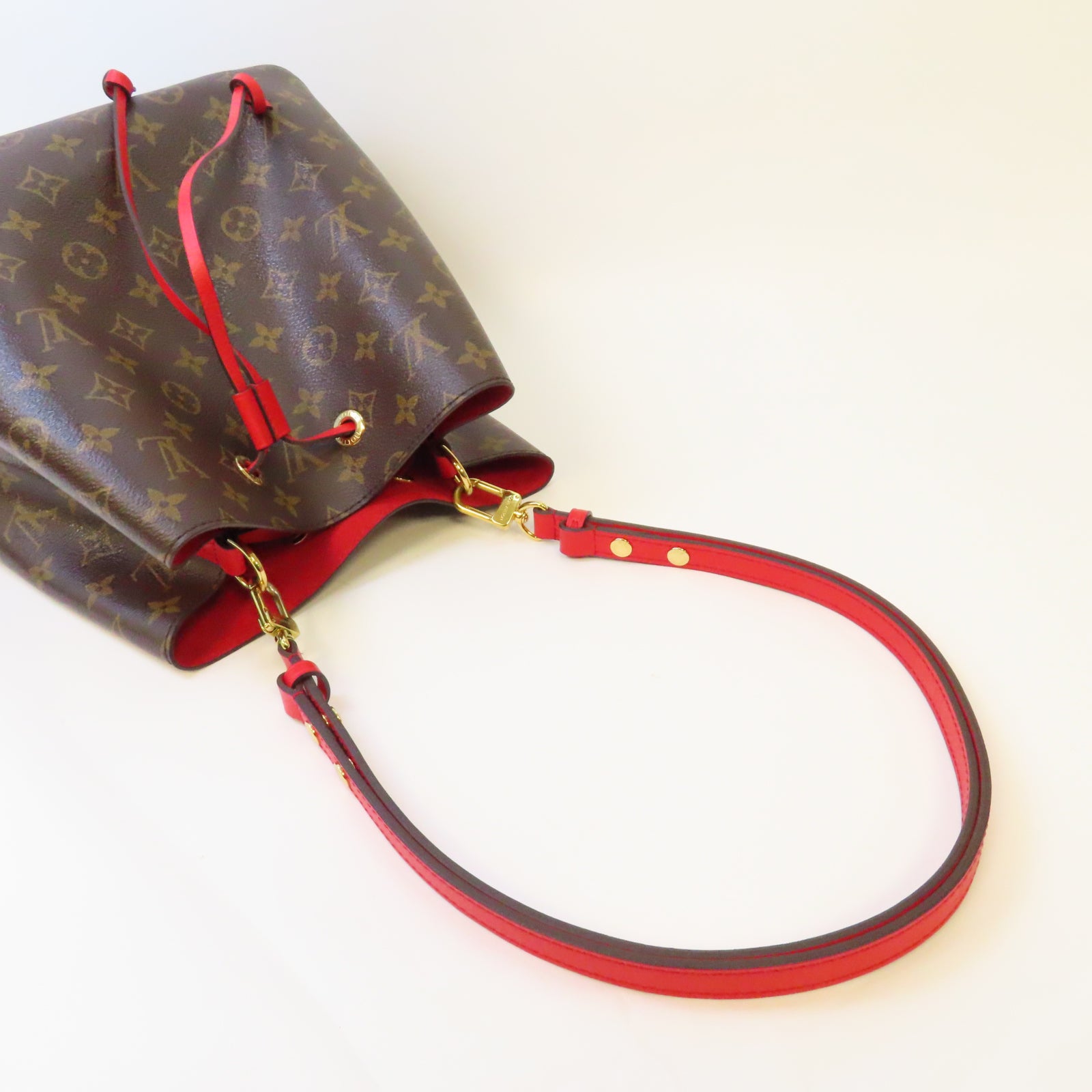LOUIS VUITTON Monogram NeoNoe MM金扣肩背袋啡色/紅色