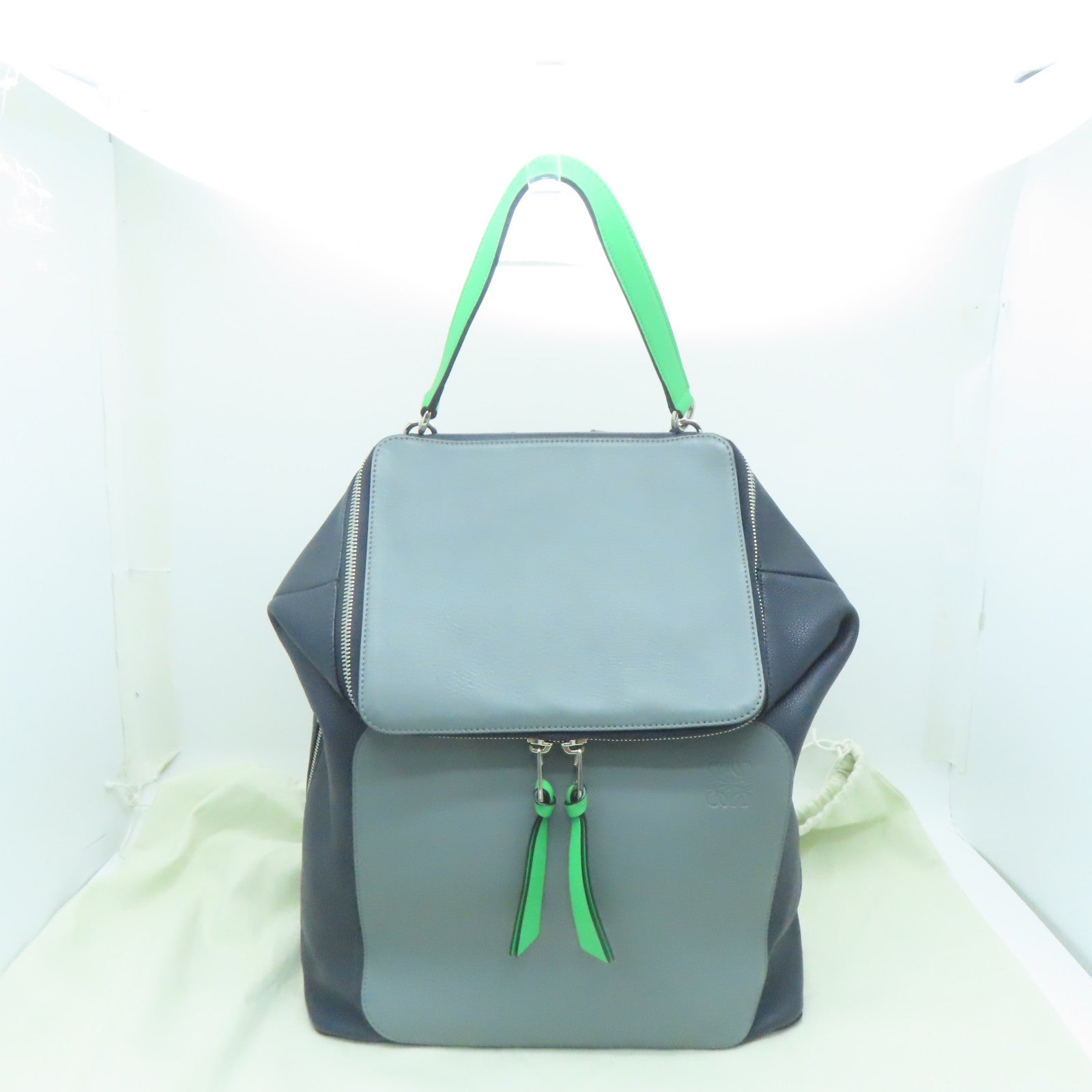 LOEWE 牛皮皮革Backpack银扣背包灰色/深蓝色