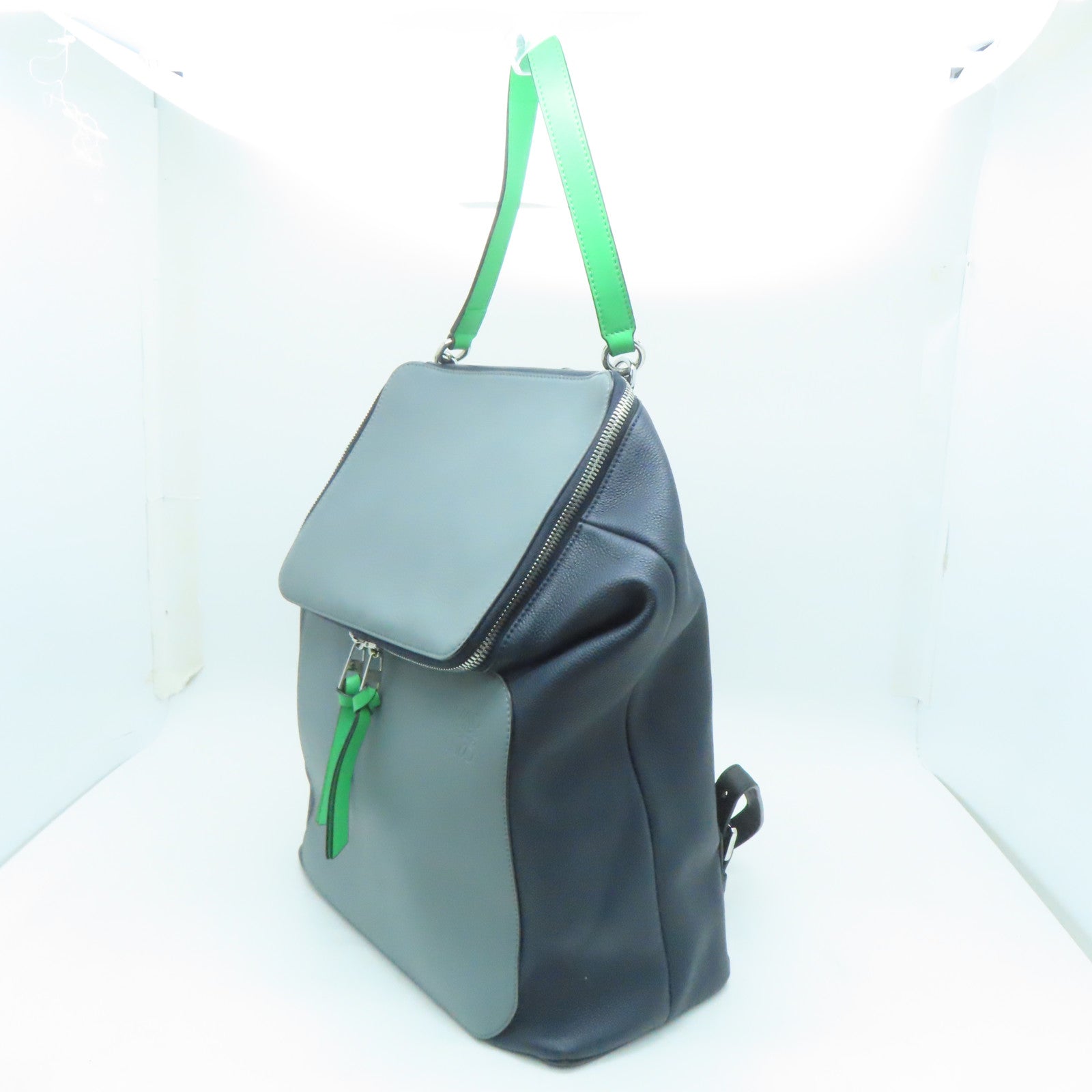 LOEWE 牛皮皮革Backpack银扣背包灰色/深蓝色
