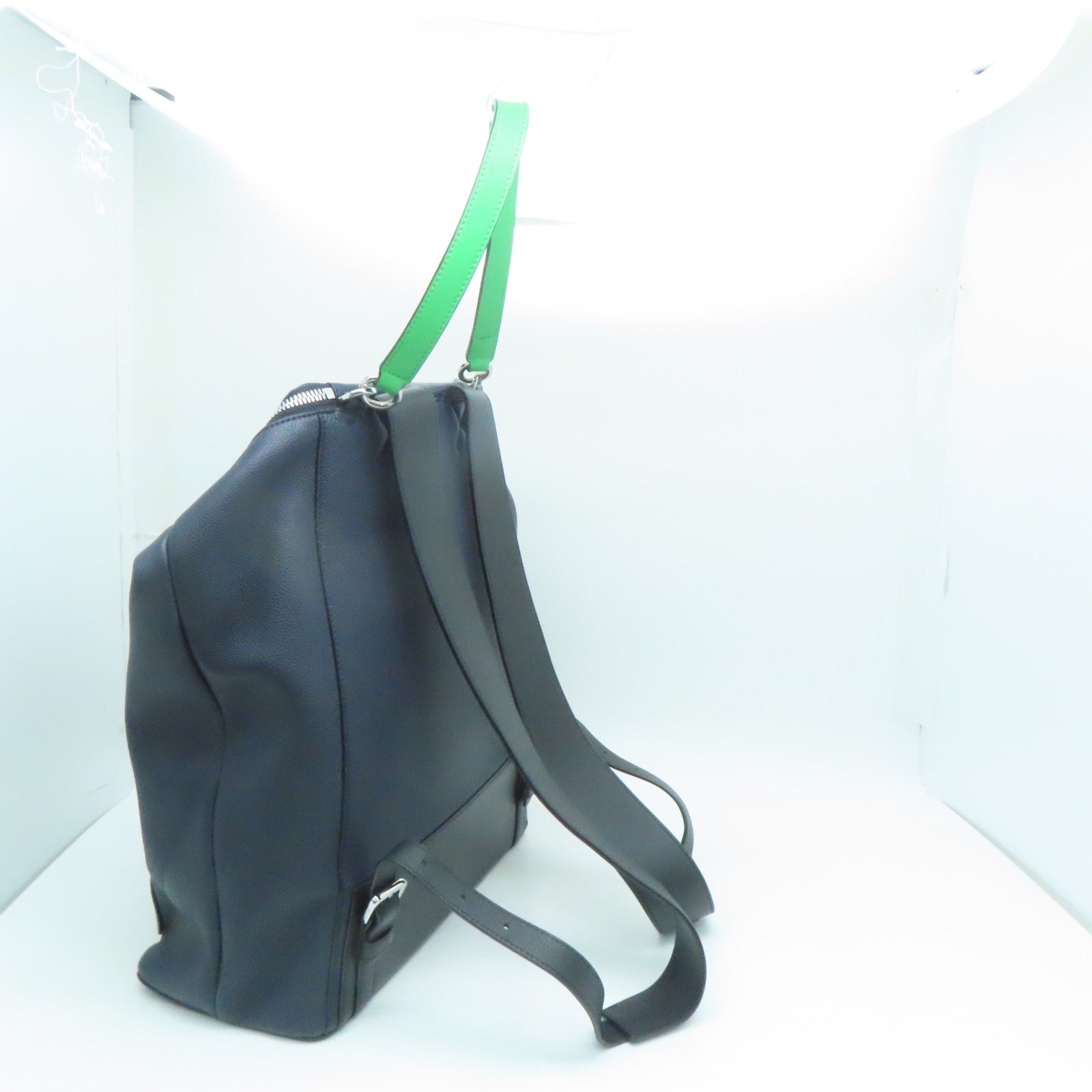 LOEWE 牛皮皮革Backpack银扣背包灰色/深蓝色