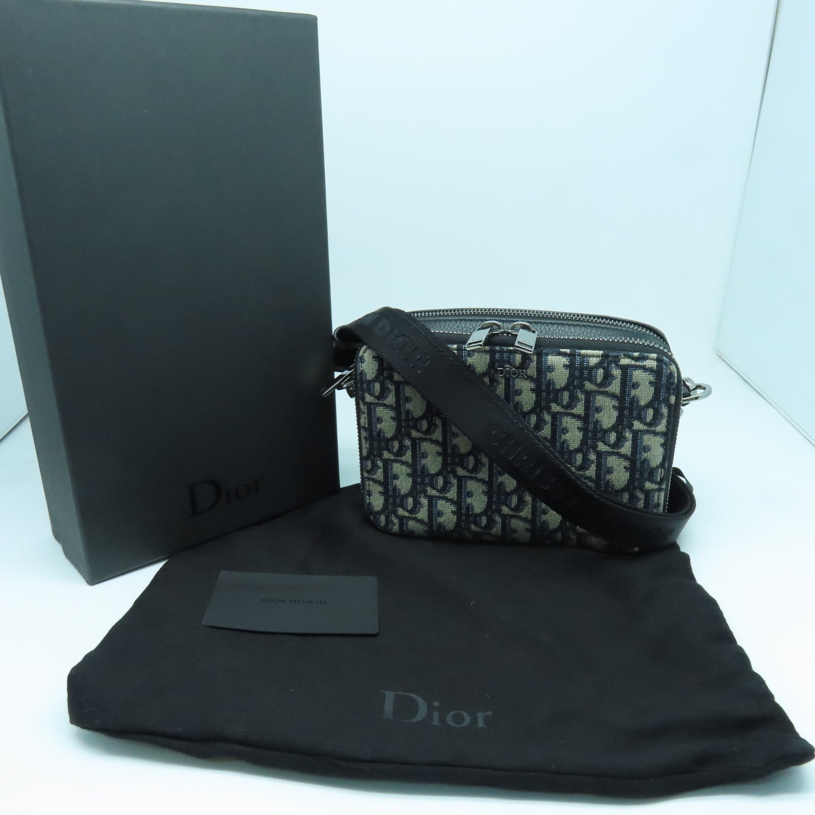 Dior 帆布Pouch With Strap银扣肩背袋蓝色