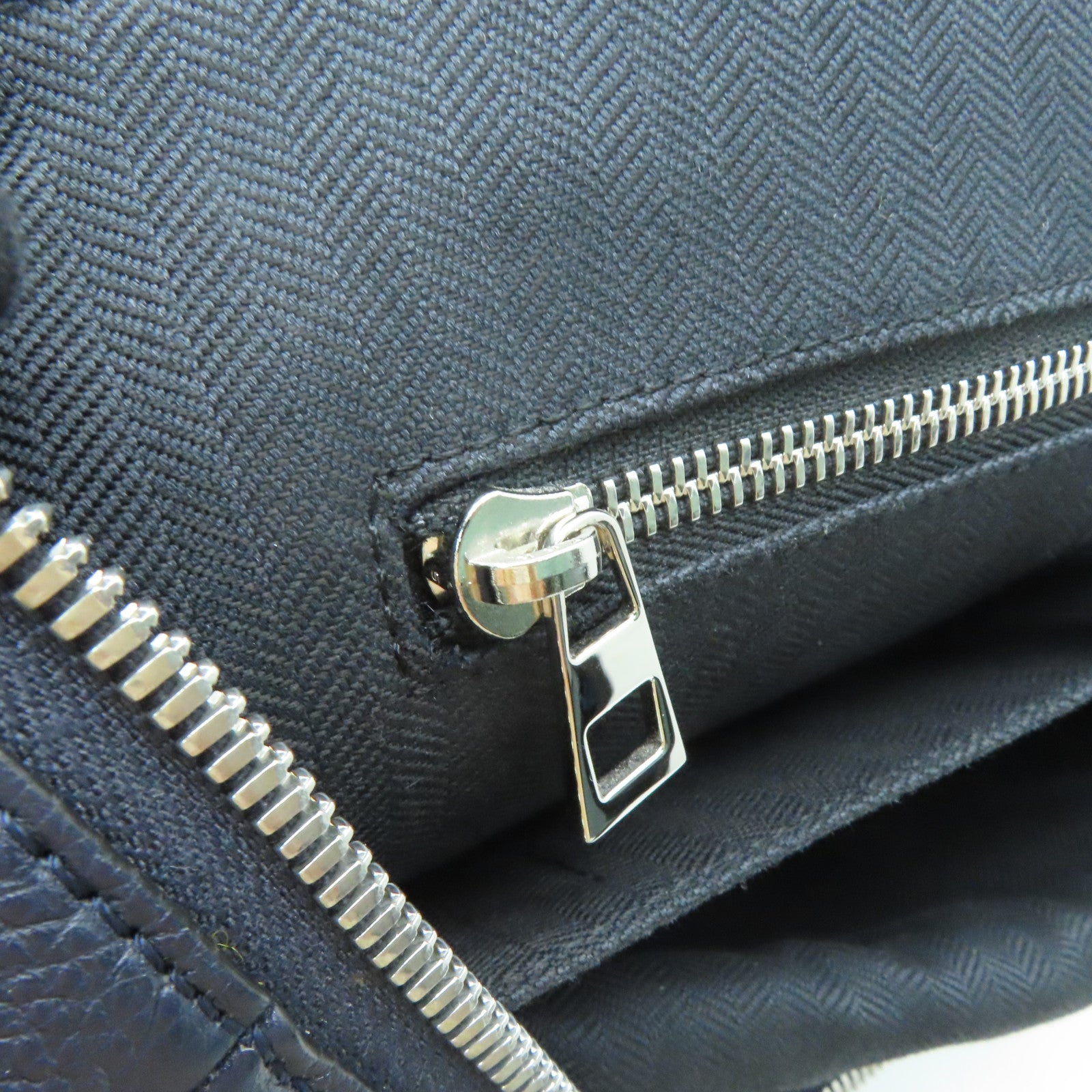 LOEWE 牛皮皮革Backpack银扣背包灰色/深蓝色