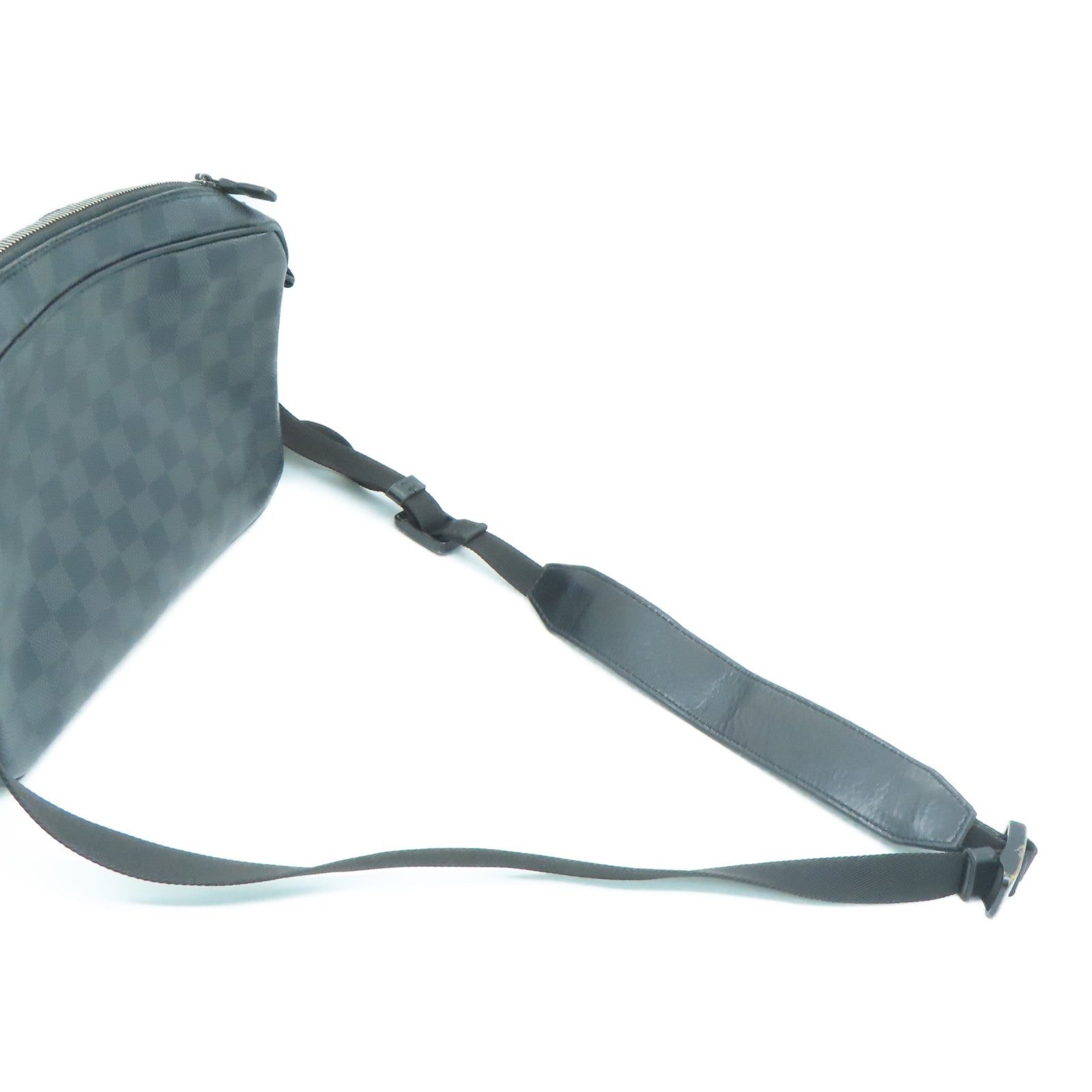 LOUIS VUITTON Damier Graphite Utility Messenger Bag肩背袋黑色