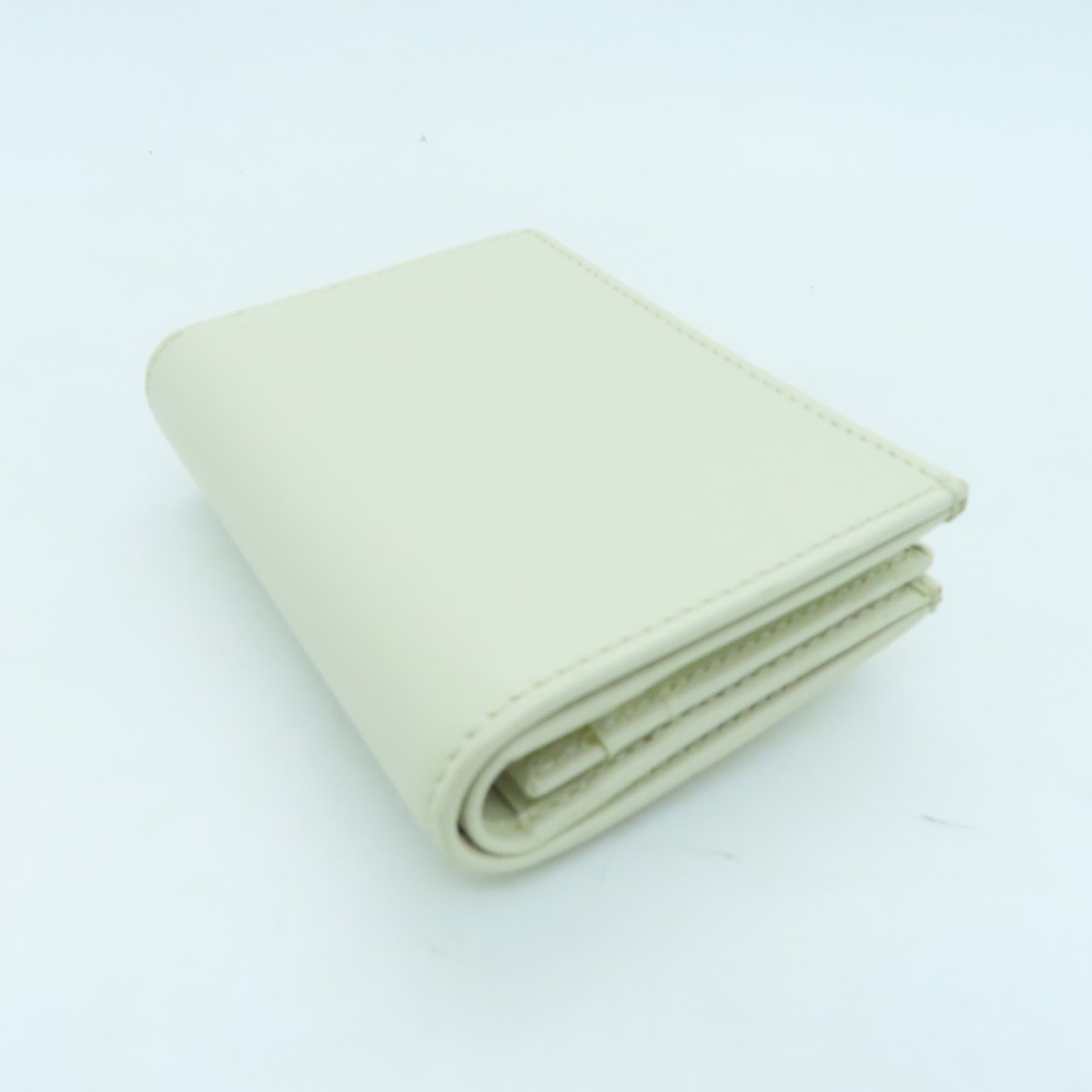 GUCCI cowhide leather Wallet gold buckle wallet white