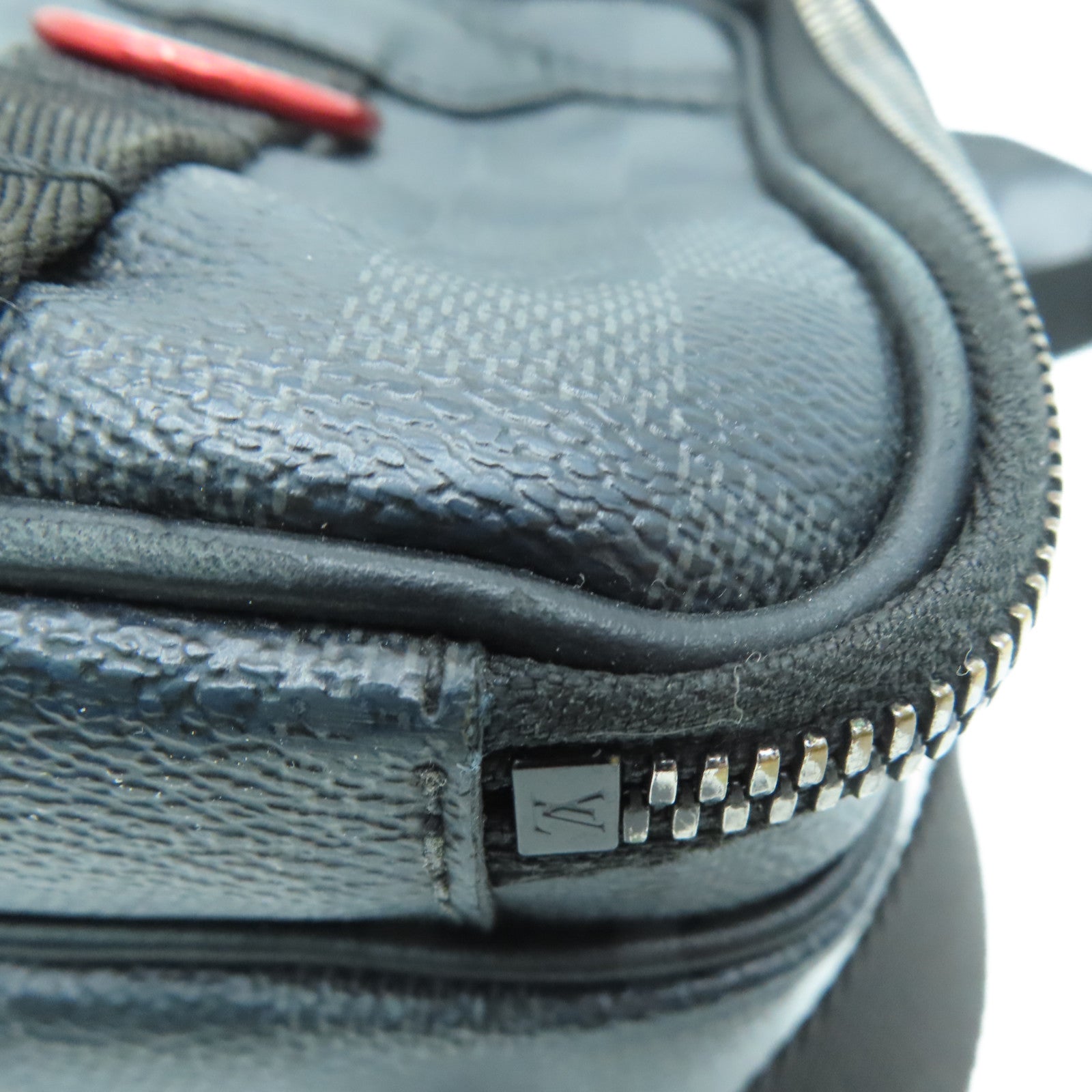 LOUIS VUITTON Damier Graphite Utility Messenger Bag肩背袋黑色