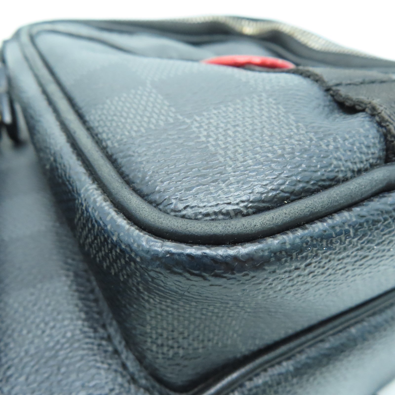LOUIS VUITTON Damier Graphite Utility Messenger Bag肩背袋黑色