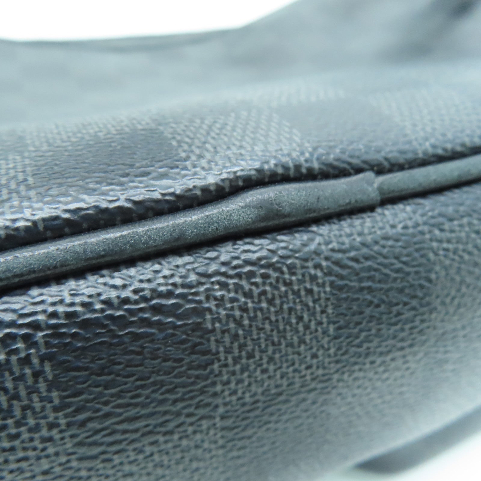 LOUIS VUITTON Damier Graphite Utility Messenger Bag肩背袋黑色