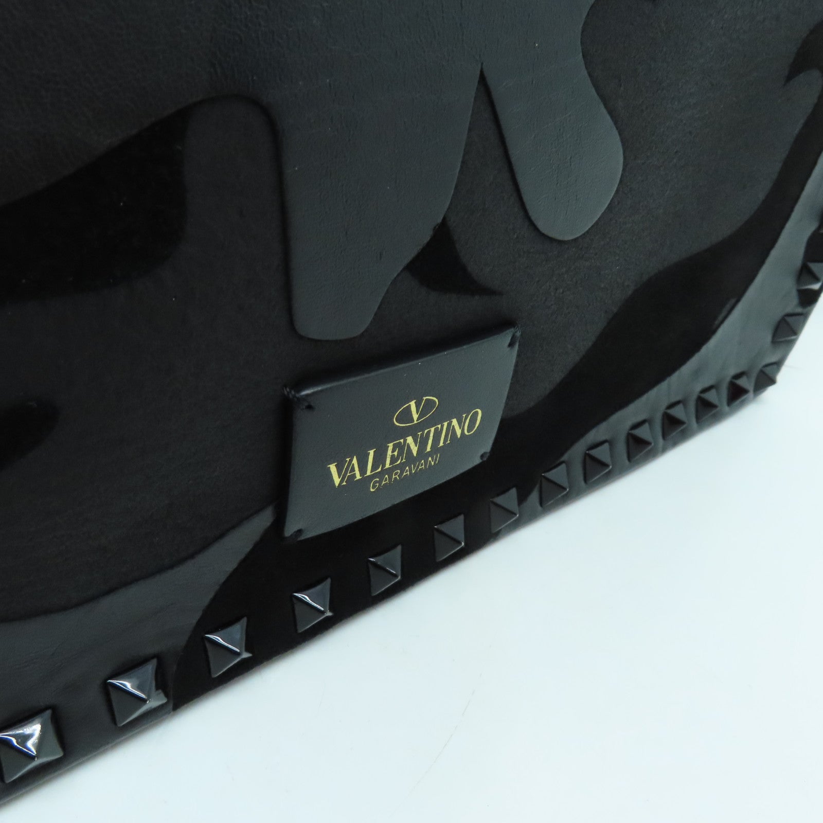 Valentino 牛皮皮革Clutch Bag銀扣手拿包黑色