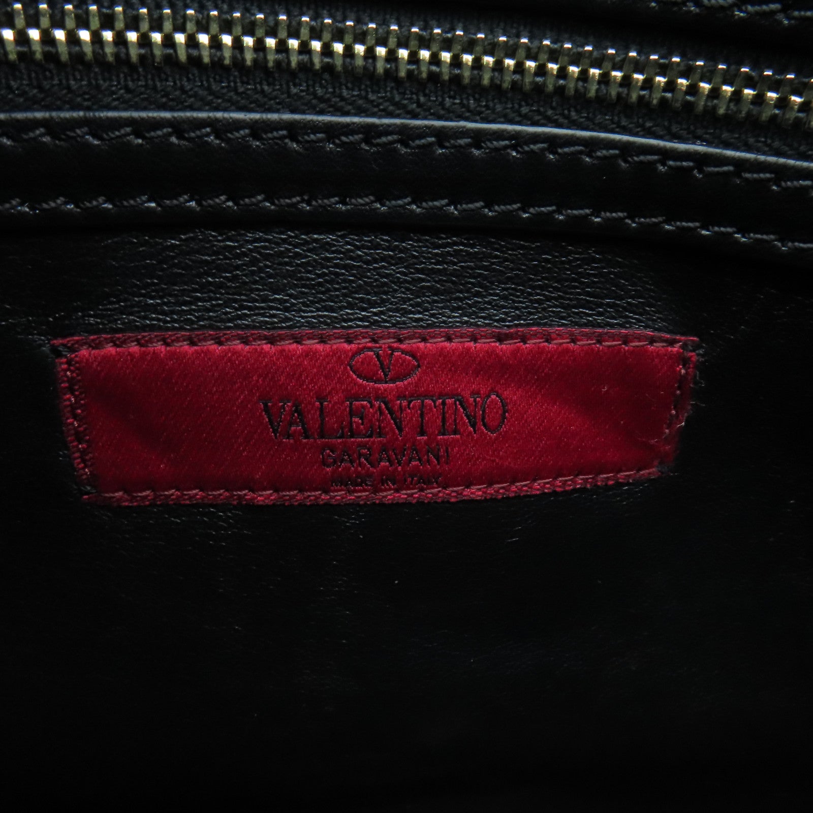 Valentino 牛皮皮革Clutch Bag銀扣手拿包黑色