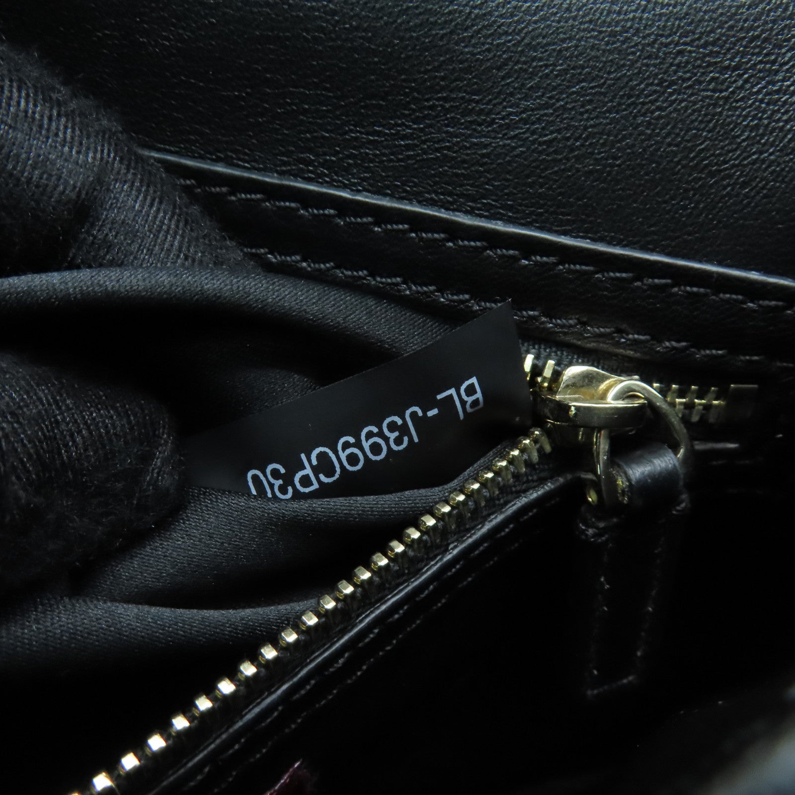Valentino 牛皮皮革Clutch Bag銀扣手拿包黑色
