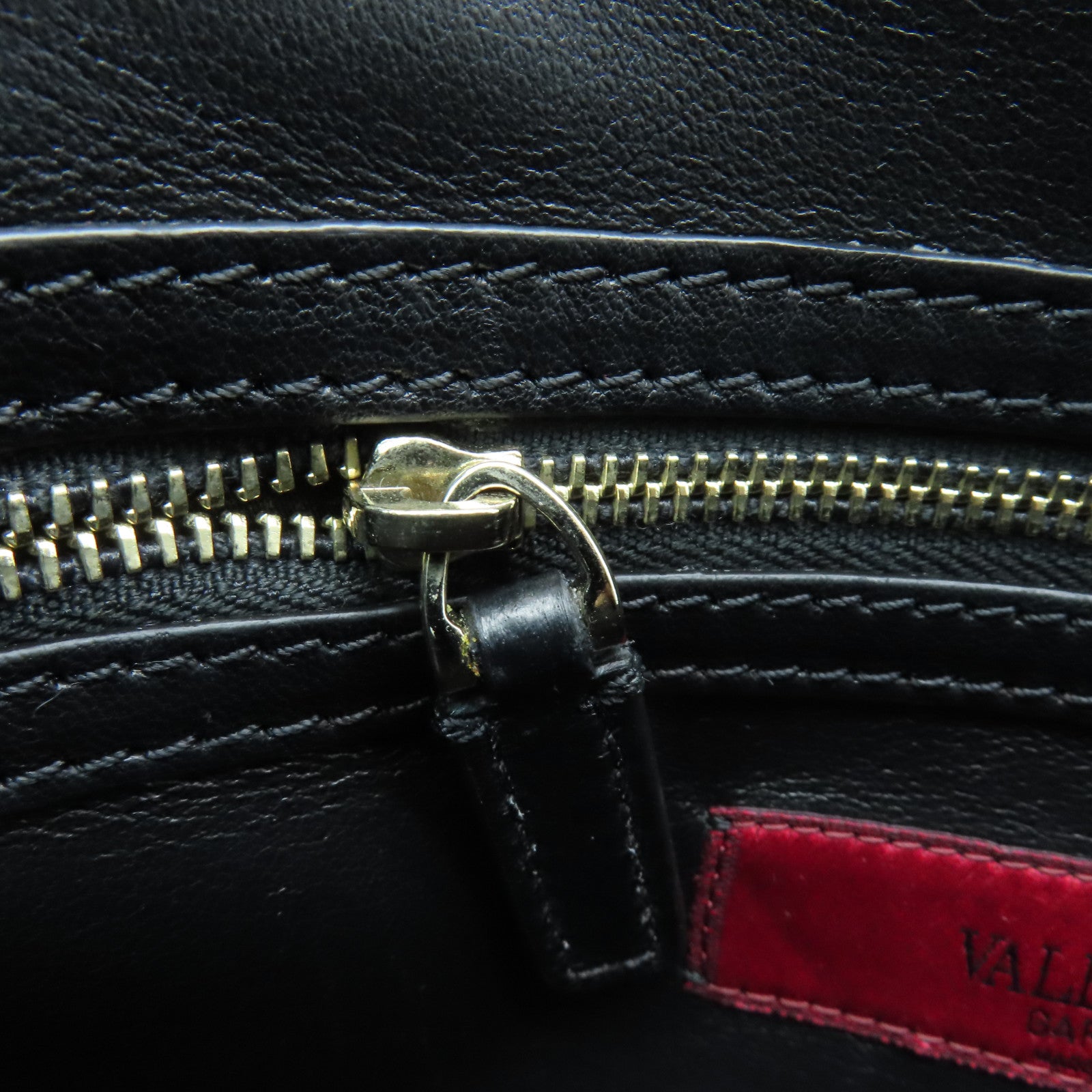 Valentino 牛皮皮革Clutch Bag銀扣手拿包黑色