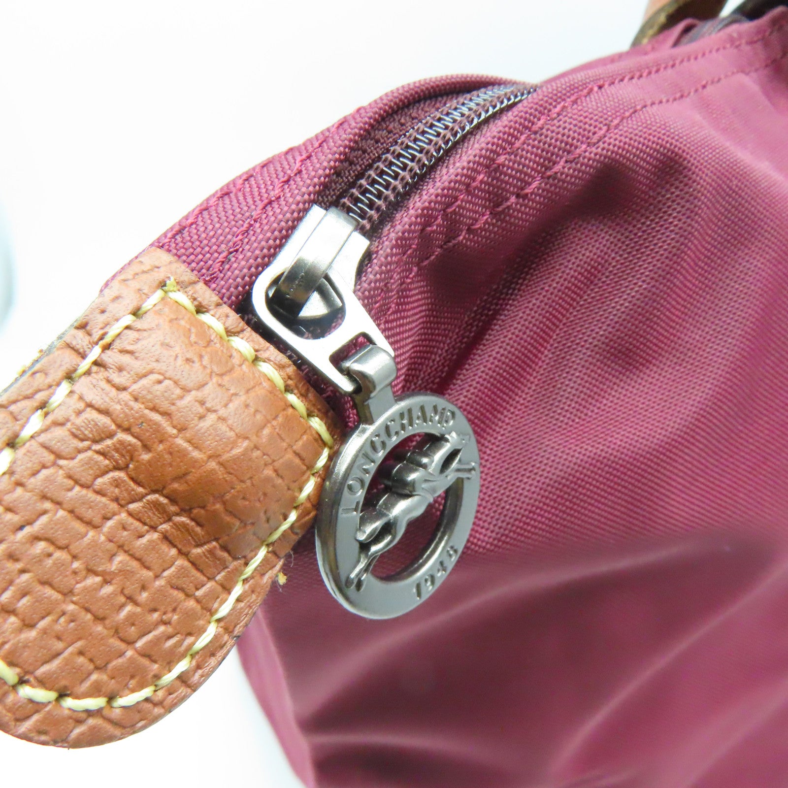 Longchamp 尼龙Handbag金扣手挽袋酒红色