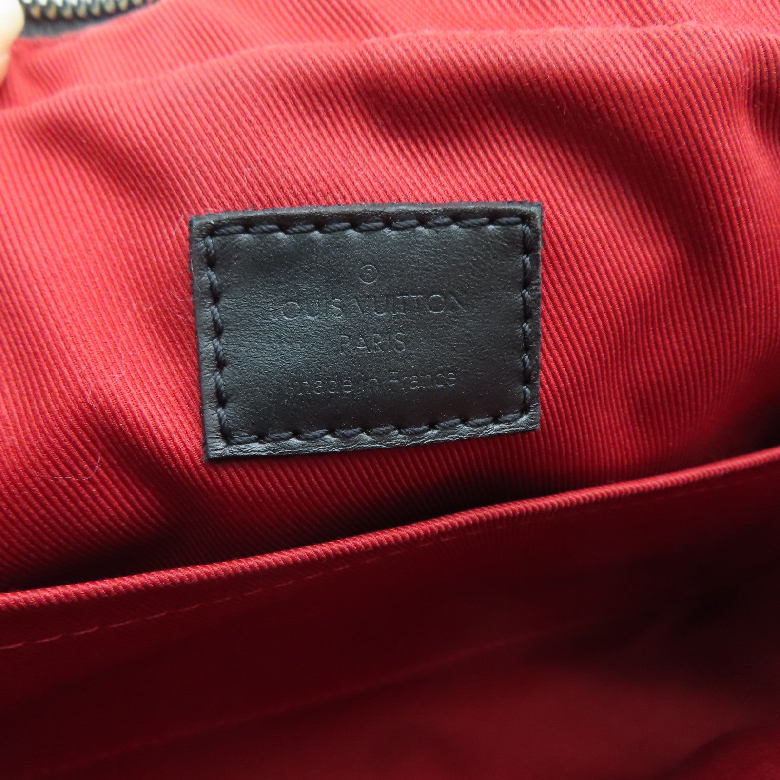 LOUIS VUITTON Damier Graphite Utility Messenger Bag肩背袋黑色